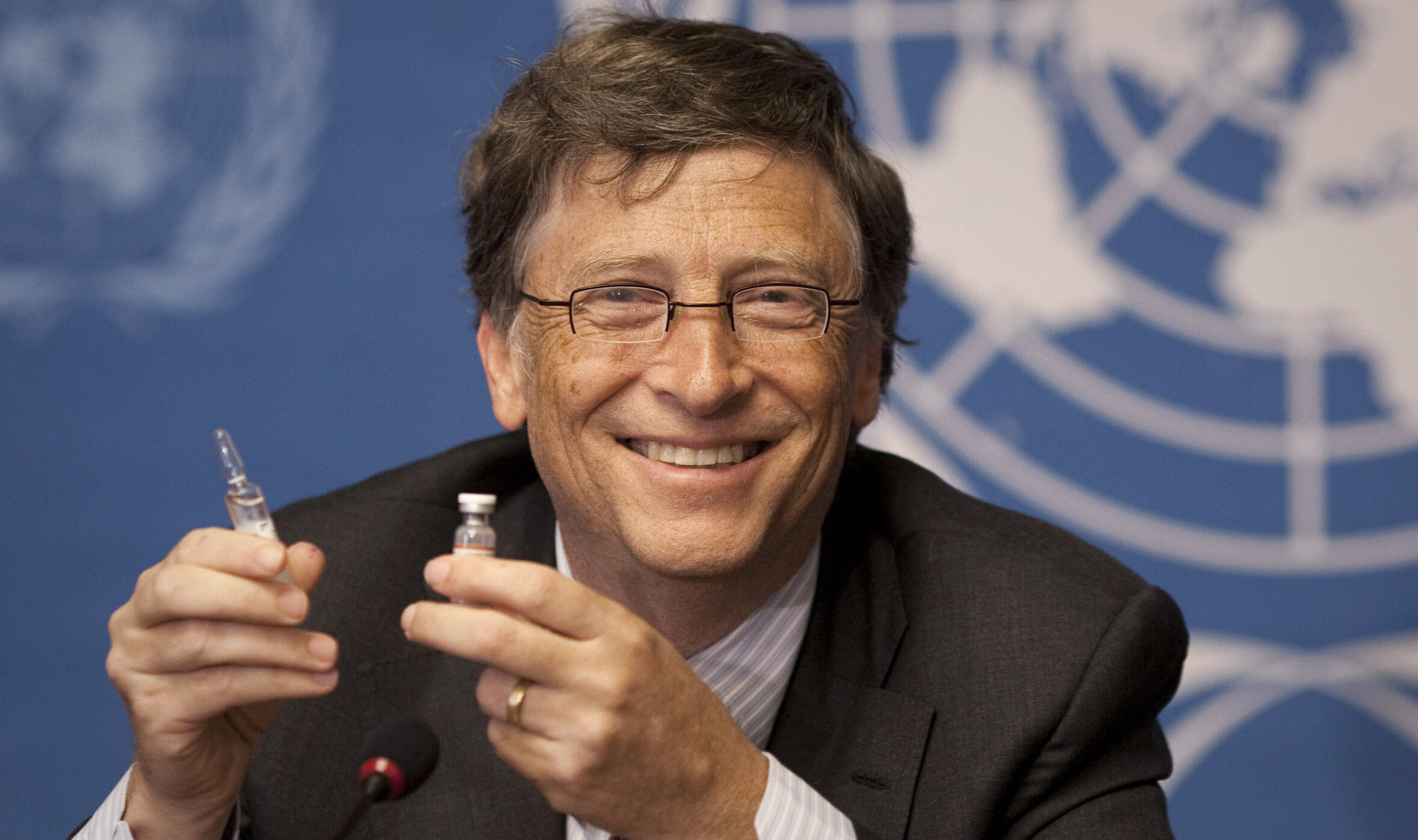 Bill Gates: Vom reveni la normal la finalul lui 2022, datorită vaccinurilor