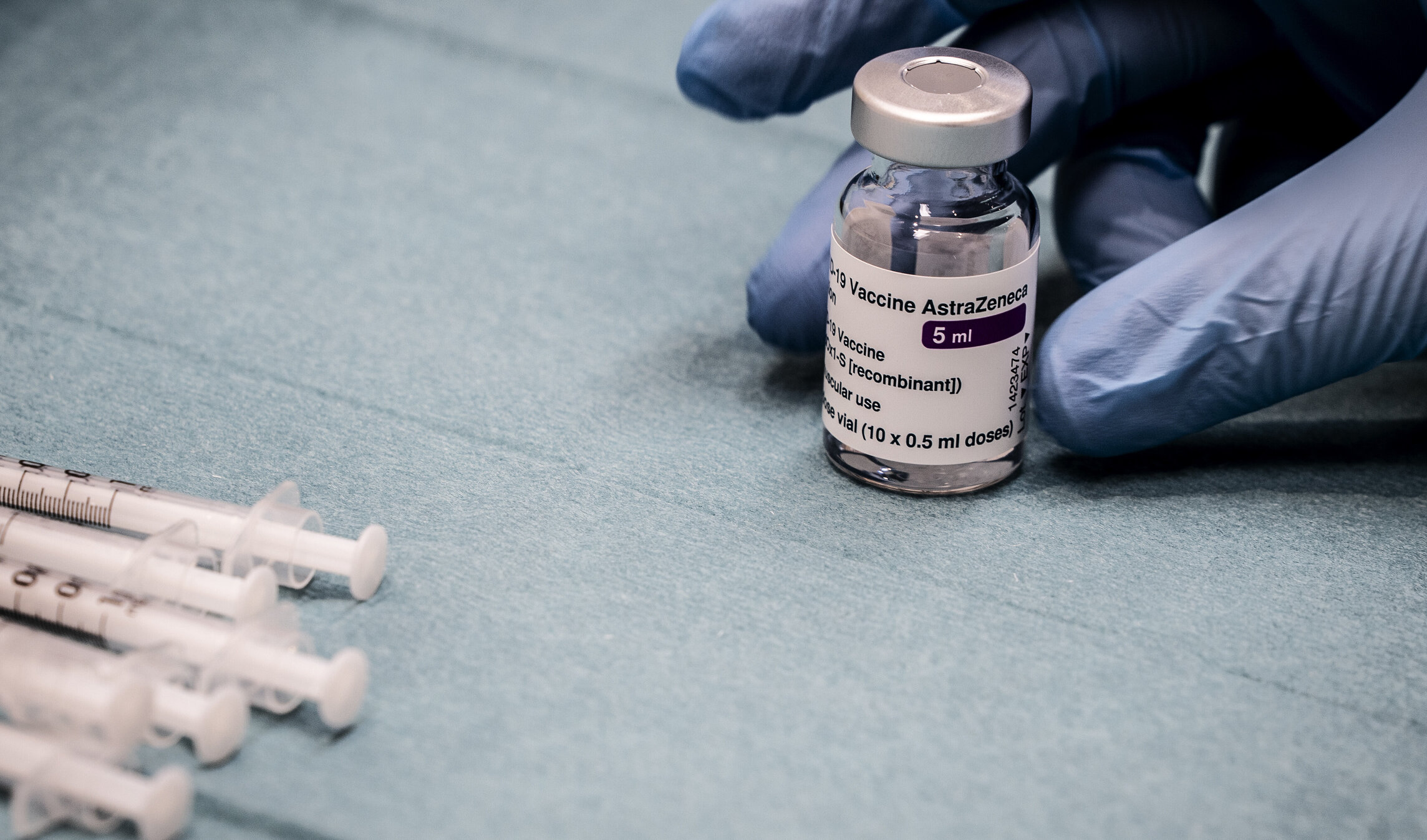 Austria oprește utilizarea unui lot al serului AstraZeneca după ce o asistentă vaccinată a decedat