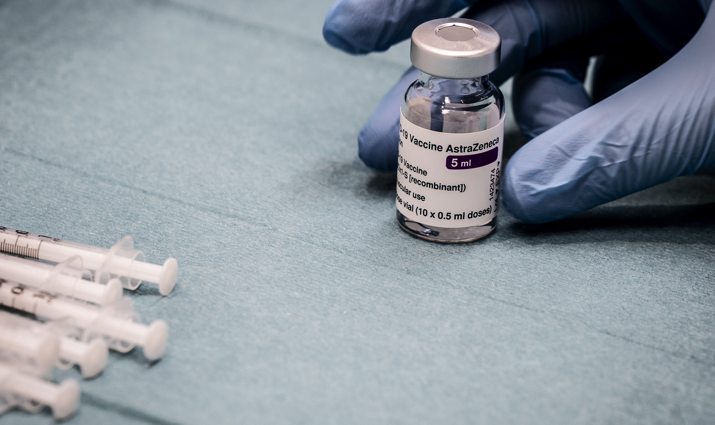 Daneza care a decedat după vaccinarea cu AstraZeneca a avut „simptome neobișnuite”, spune Agenția pentru Medicamente din Danemarca