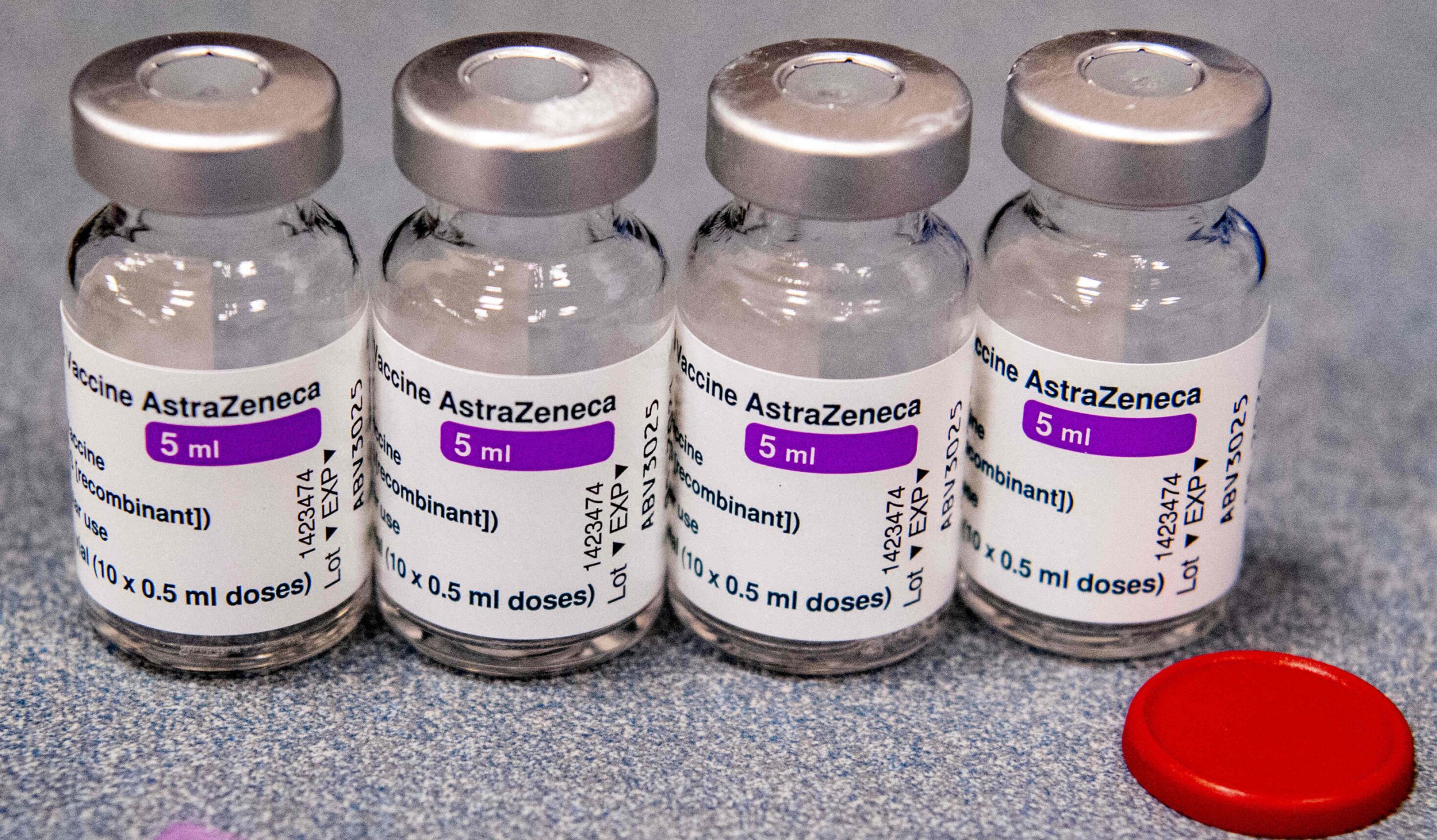 Norvegia raportează mai multe cazuri de hemoragii cutanate apărute în urma administrării vaccinului AstraZeneca