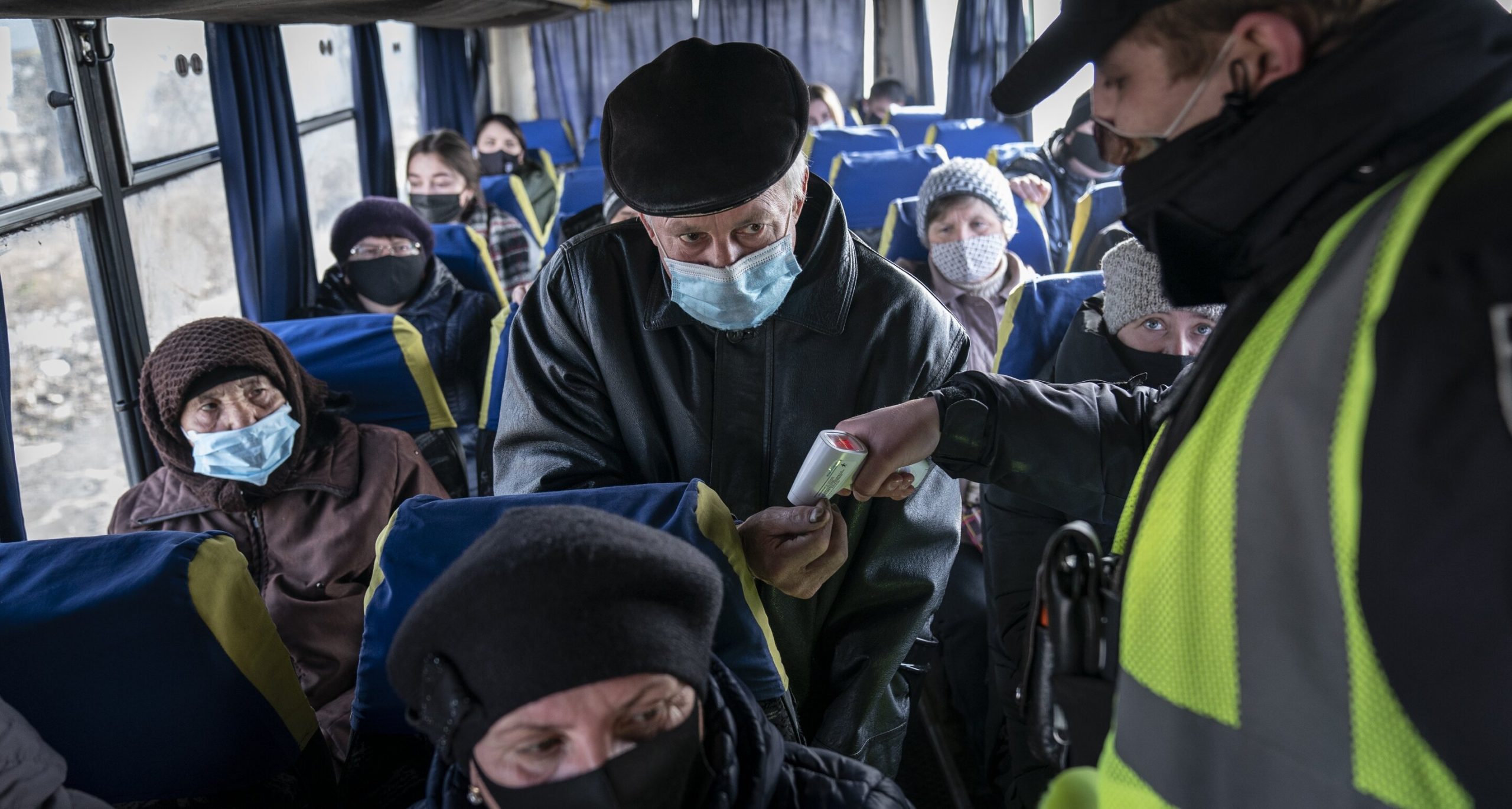„Isteria anti-vaccin” îi face pe ucraineni să refuze serul. 19.000 de persoane vaccinate în total, oficialii se așteptau la 10.000 pe zi
