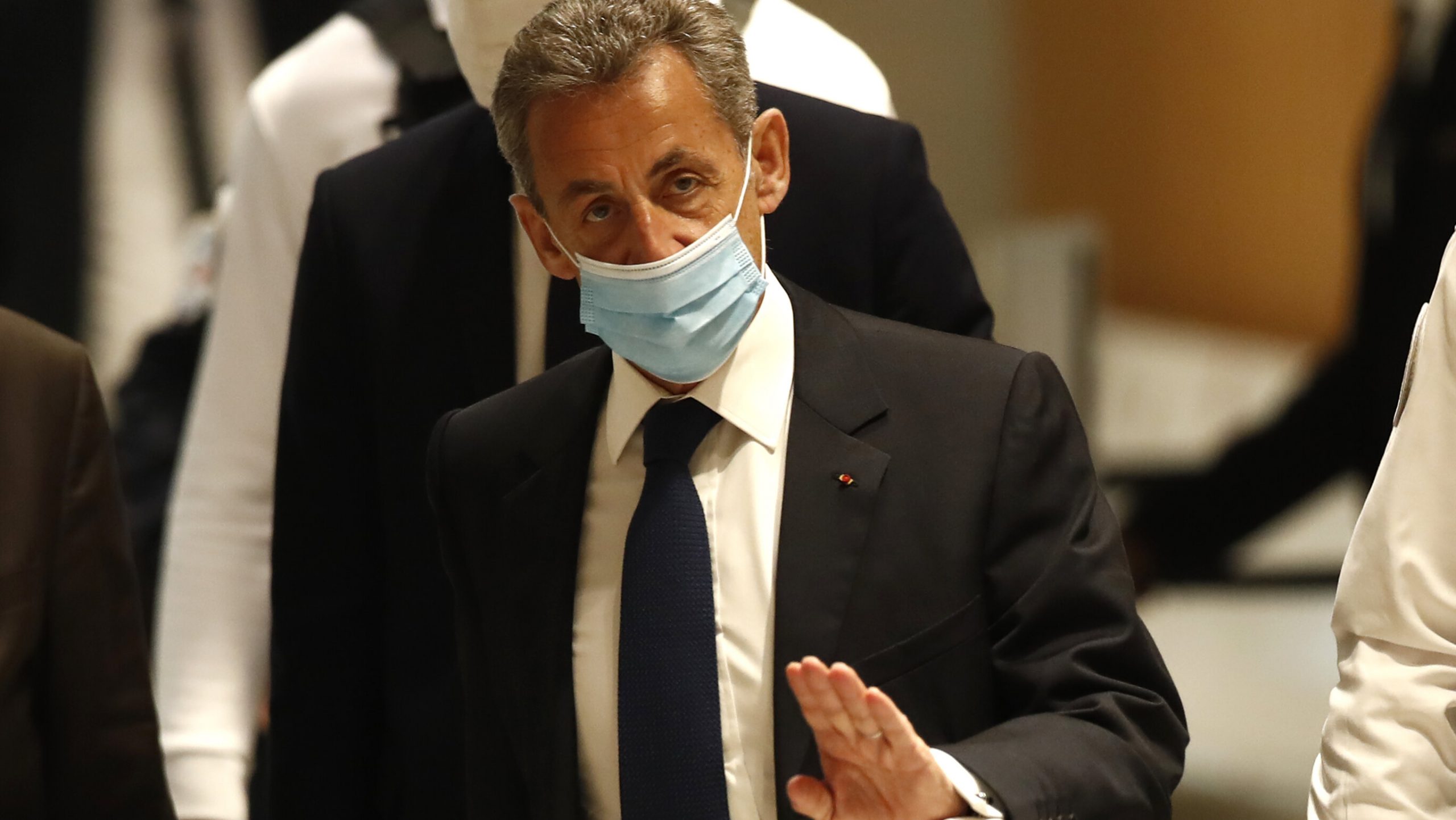 Nicolas Sarkozy a fost condamnat la trei ani de închisoare, dintre care doi cu suspendare. Primul președinte francez care ajunge în spatele gratiilor