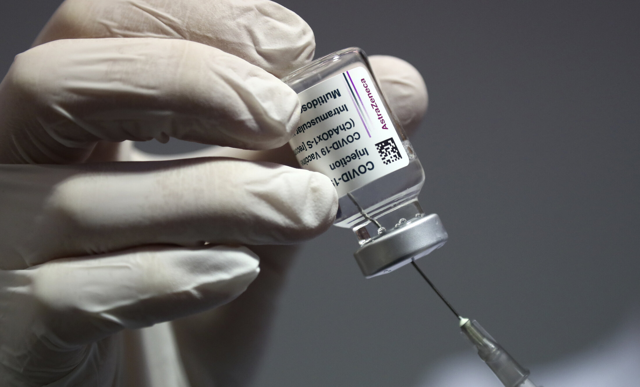 AstraZeneca redenumește vaccinul anti-Covid. Va fi cunoscut drept „Vaxzevria”