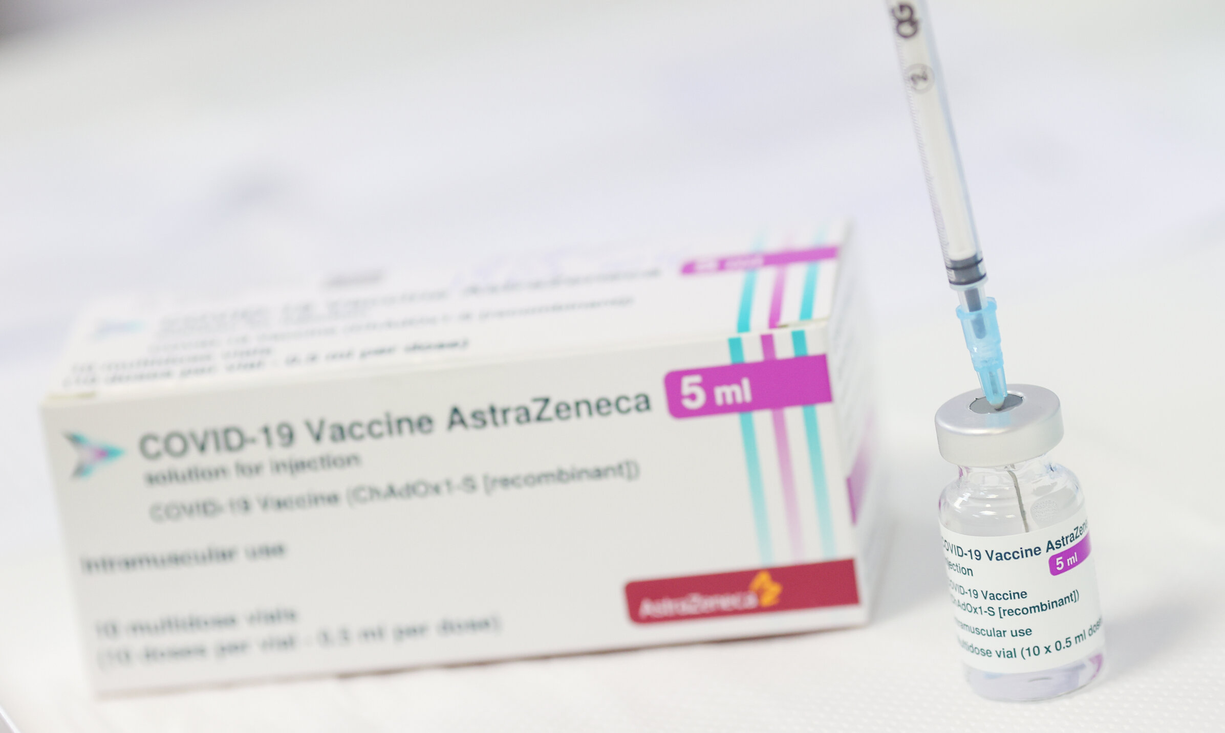 Au fost găsite indicii care ar putea explica legătura dintre cheagurile de sânge și vaccinul AstraZeneca