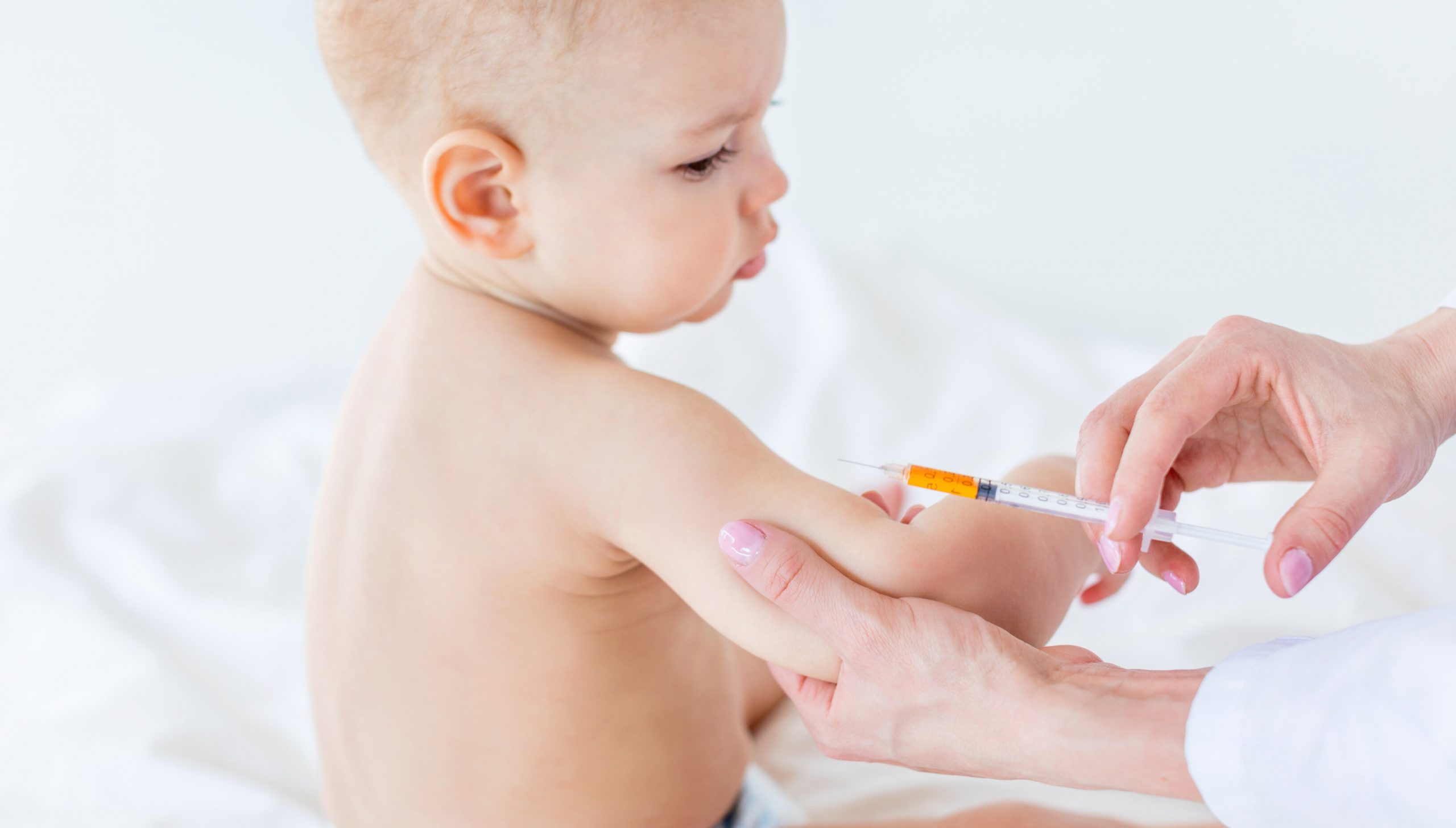 Pfizer testează vaccinul anti-Covid la copii cu vârste între 6 luni și 11 ani