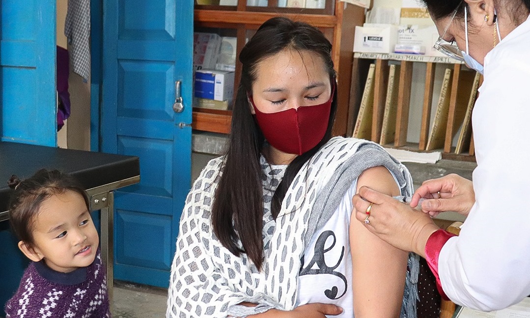 Regatul Bhutan a vaccinat aproape toată populația adultă în 9 zile, cu doar 37 de medici
