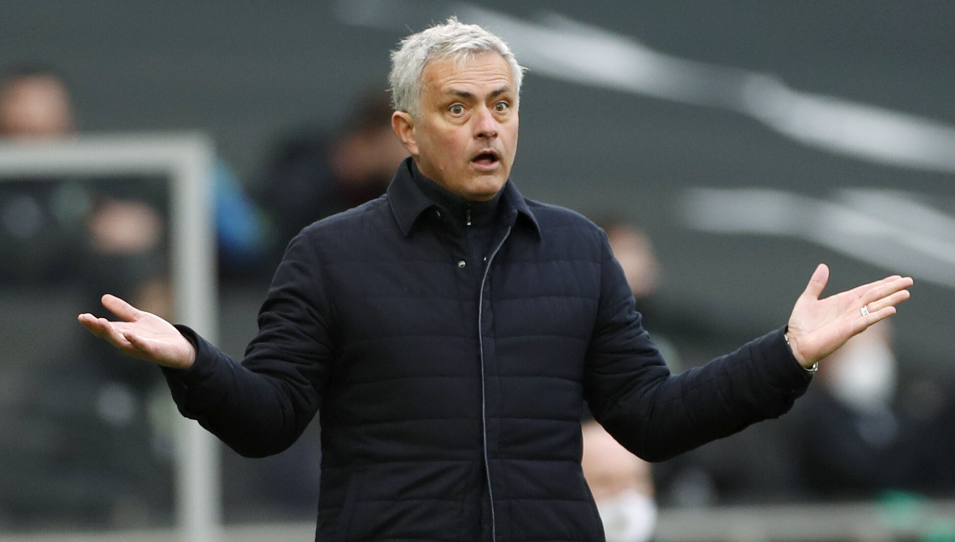 Jose Mourinho a fost demis din funcția de manager al clubului Tottenham Hotspur