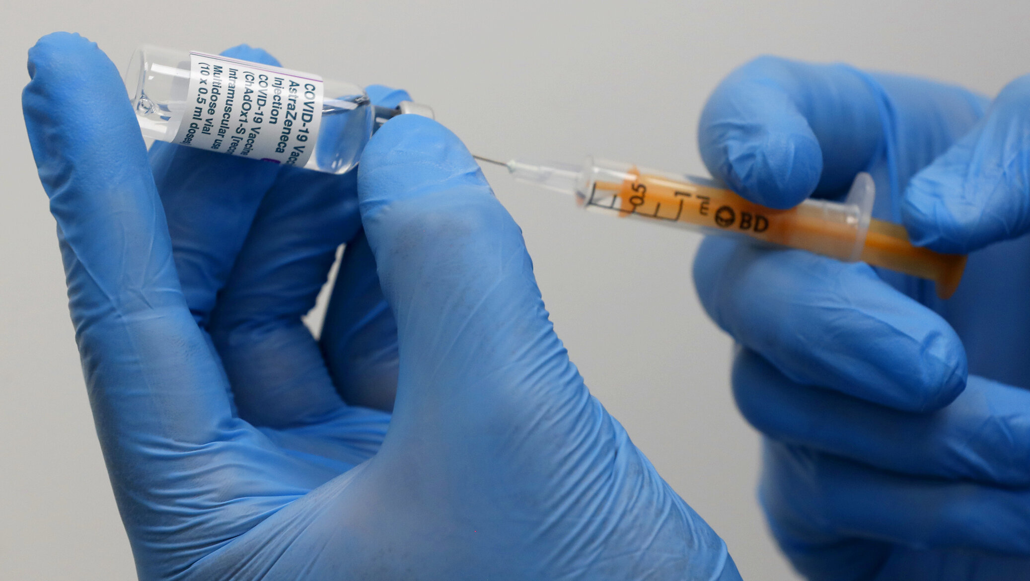 EMA decide că vaccinul AstraZeneca provoacă apariția cheagurilor de sânge