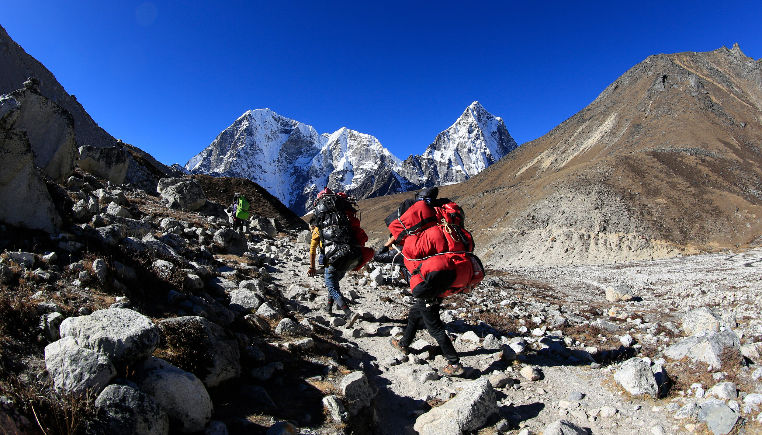 Covid escaladează Everestul| Un alpinist norvegian a fost testat pozitiv. Credea că a dezvoltat edem pulmonar din cauza altitudinii