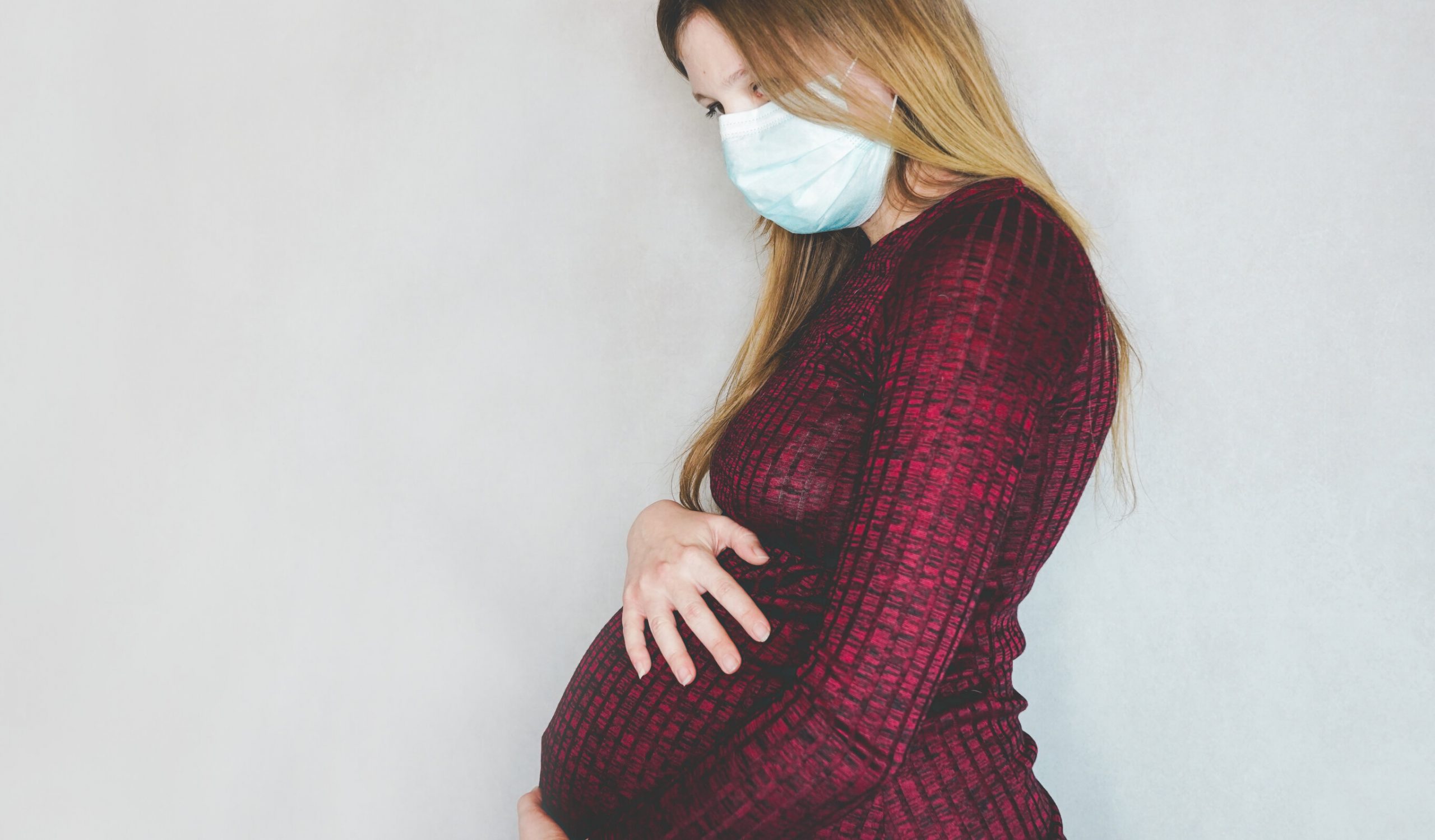 Covid-19| Femeile însărcinate și nou-născuții sunt predispuși unor riscuri mai mari de a dezvolta forme severe decât se credea anterior