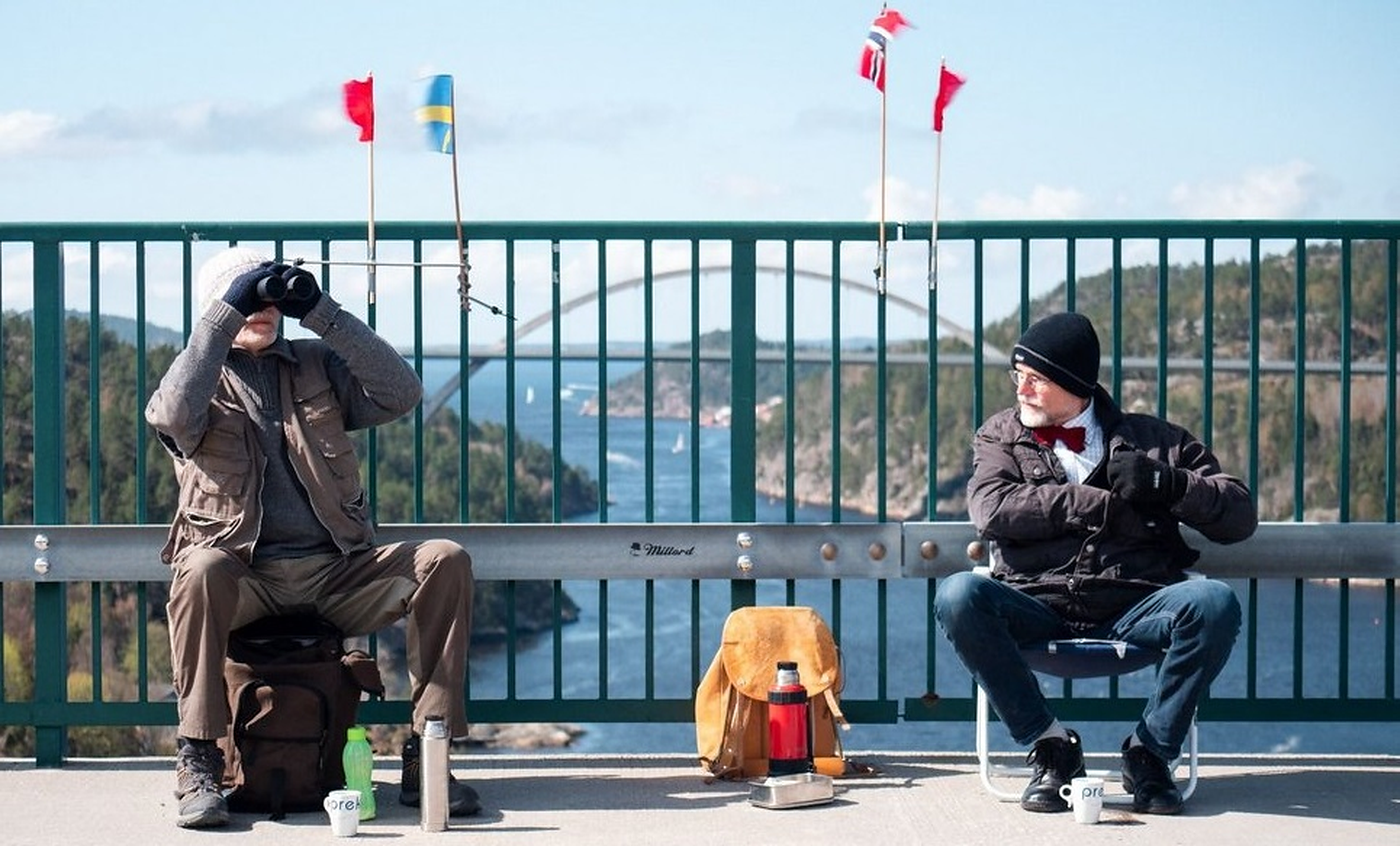 Gemenii despărțiți de Covid. În fiecare weekend se întâlnesc la frontiera norvegiano-suedeză și își vorbesc de la 2 metri distanță