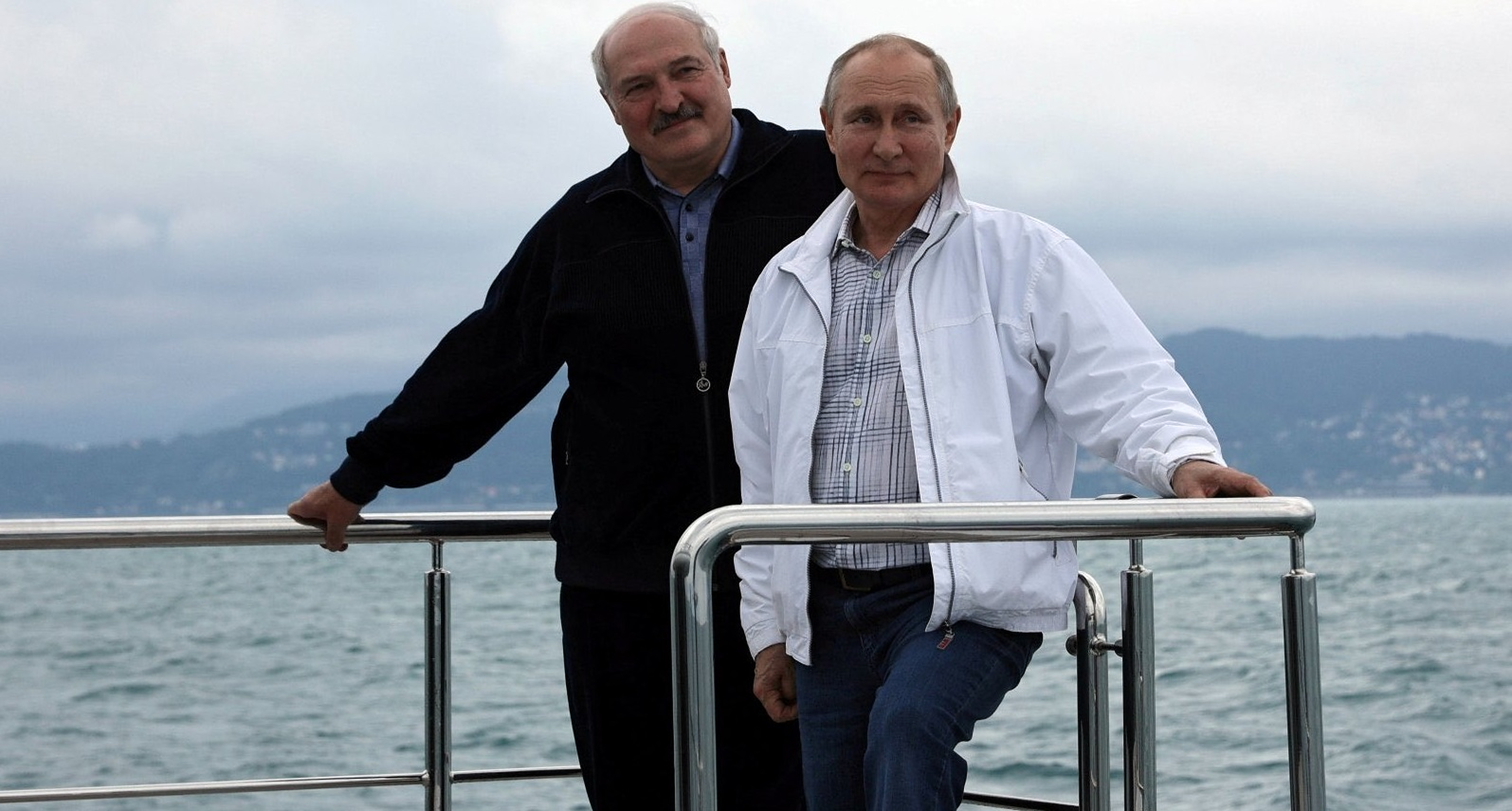 VIDEO| Occidentul impune sancțiuni, Lukașenko petrece pe iahtul lui Putin