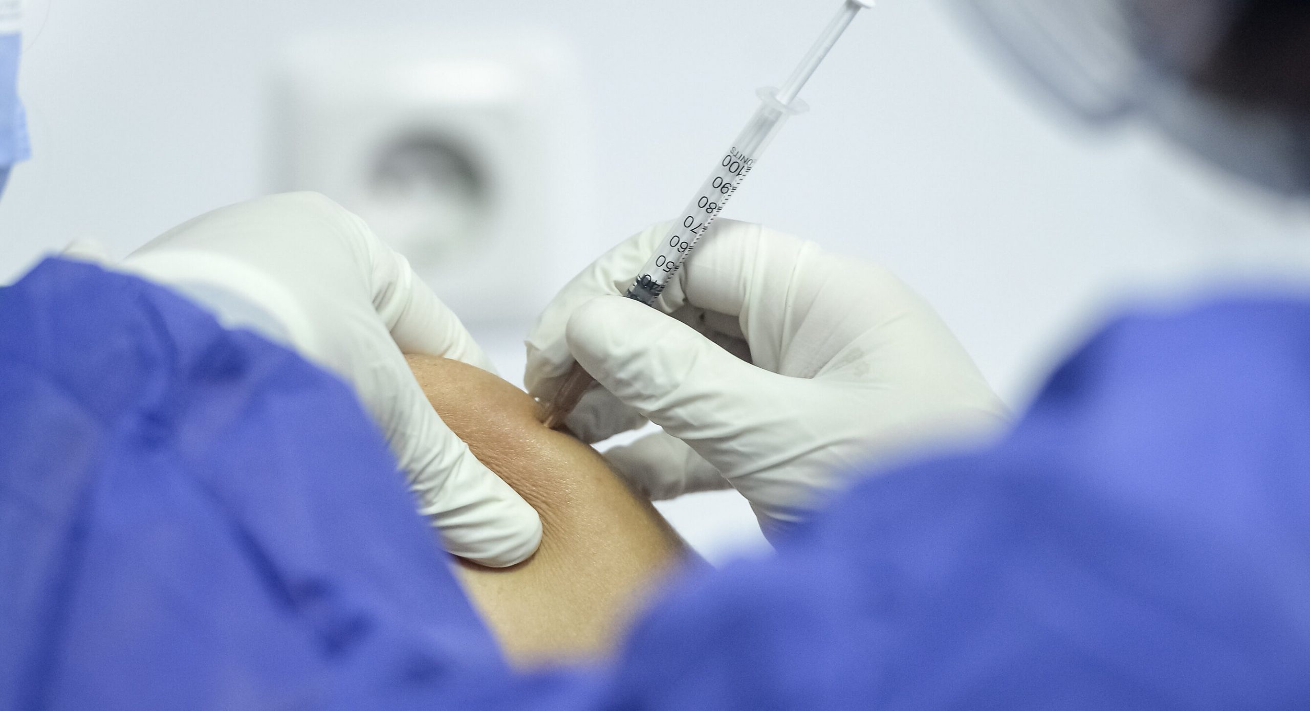 Prima țară europeană care va începe vaccinarea cu a treia doză