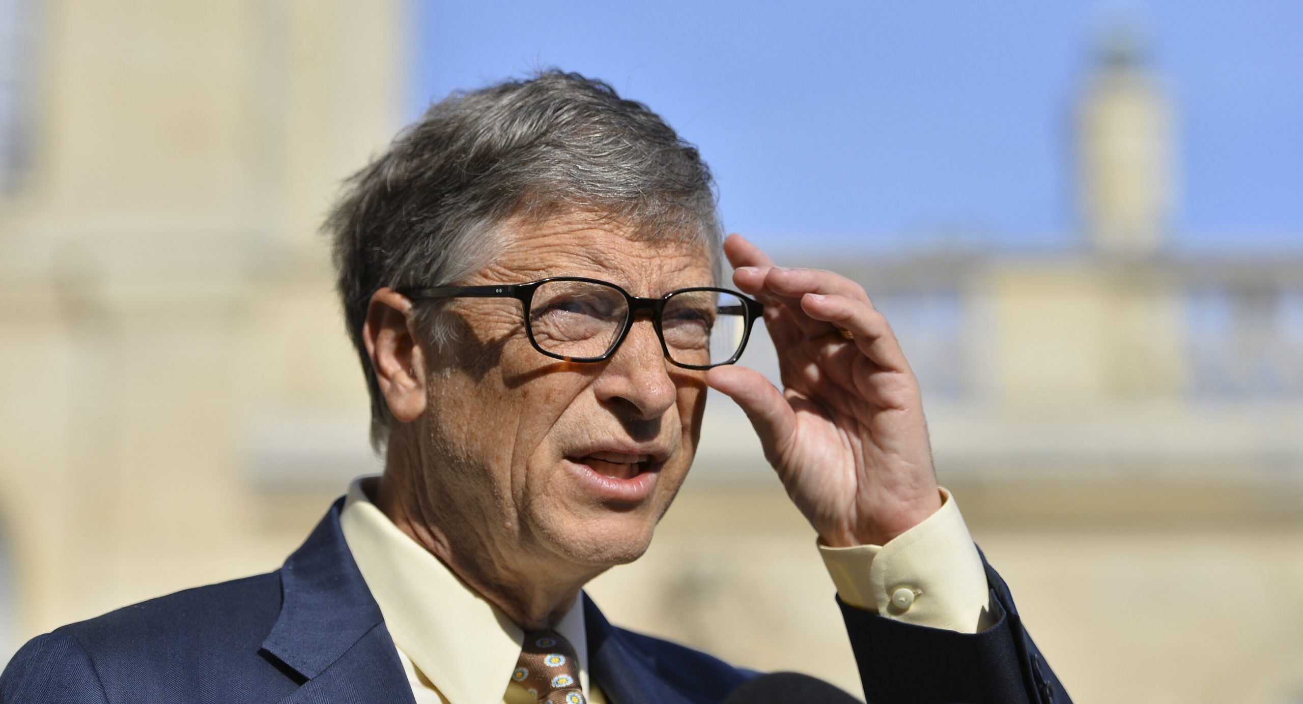 Bill Gates a fost forțat să se retragă de la conducerea Microsoft în urma unui scandal sexual. O angajată susține că au întreținut relații intime vreme de câțiva ani