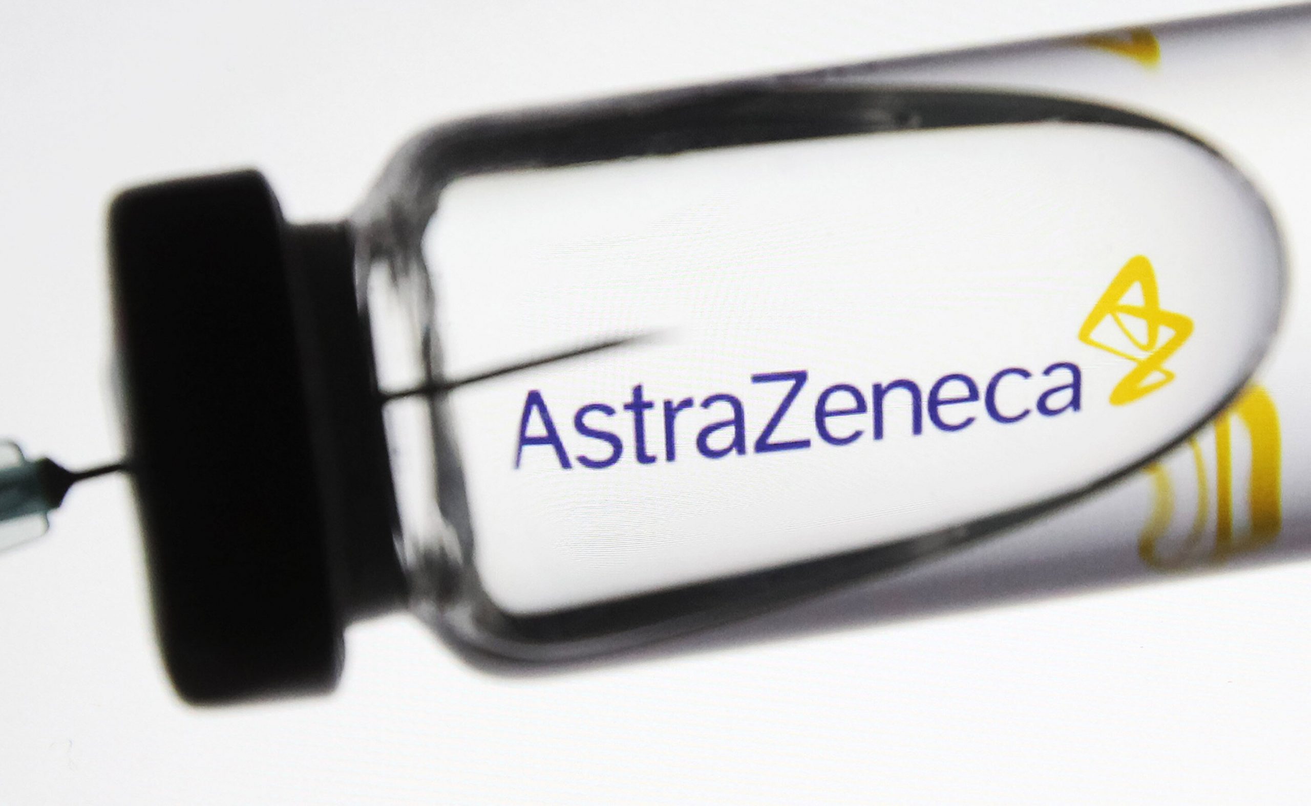 Franța| Compania AstraZeneca, acționată în instanță de familiile celor 15 victime ale efectelor secundare legate de vaccinare