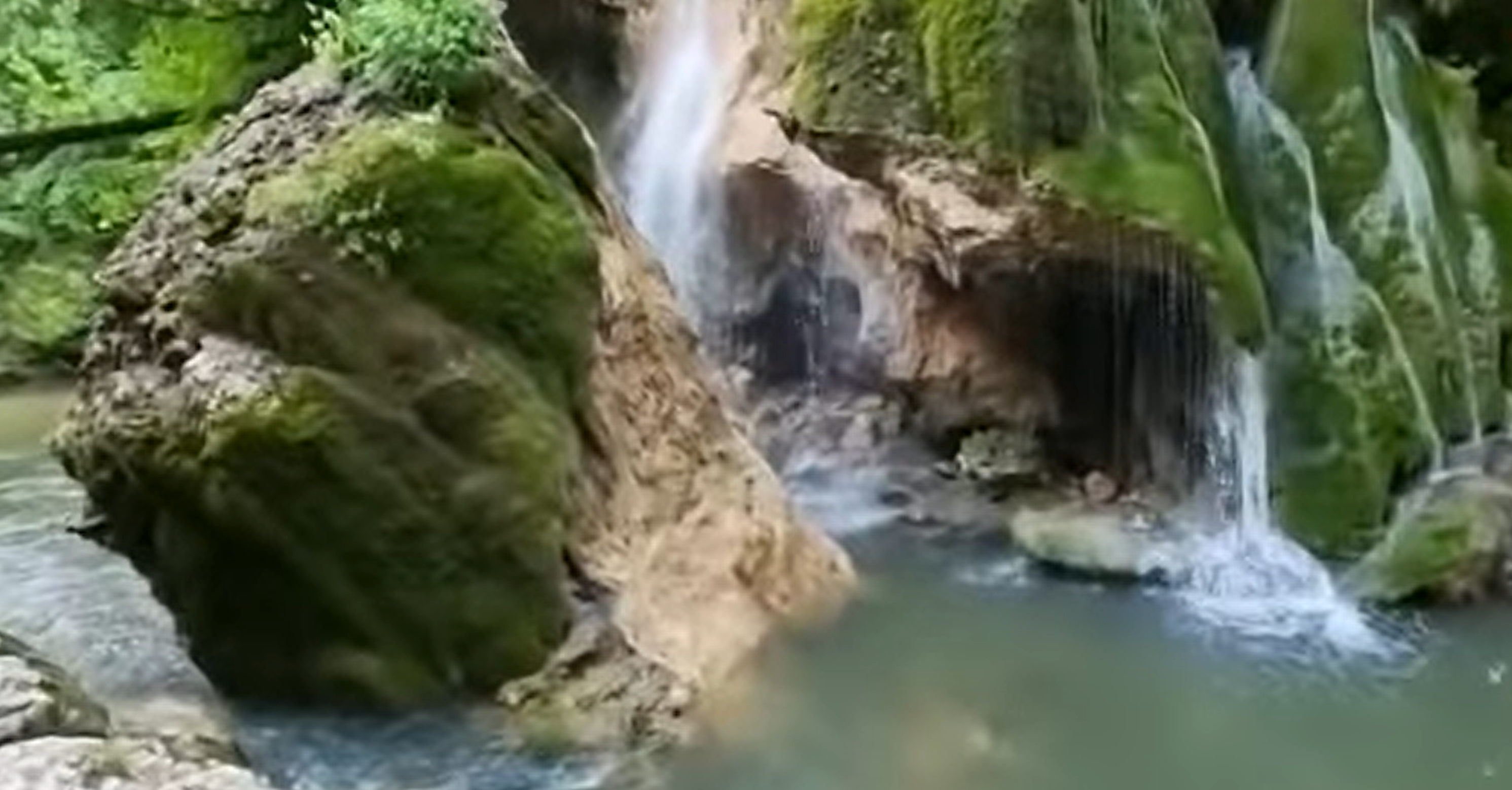 VIDEO| Cascada Bigăr s-a prăbușit. Cea mai frumoasă cascadă din lume a cedat sub propria greutate