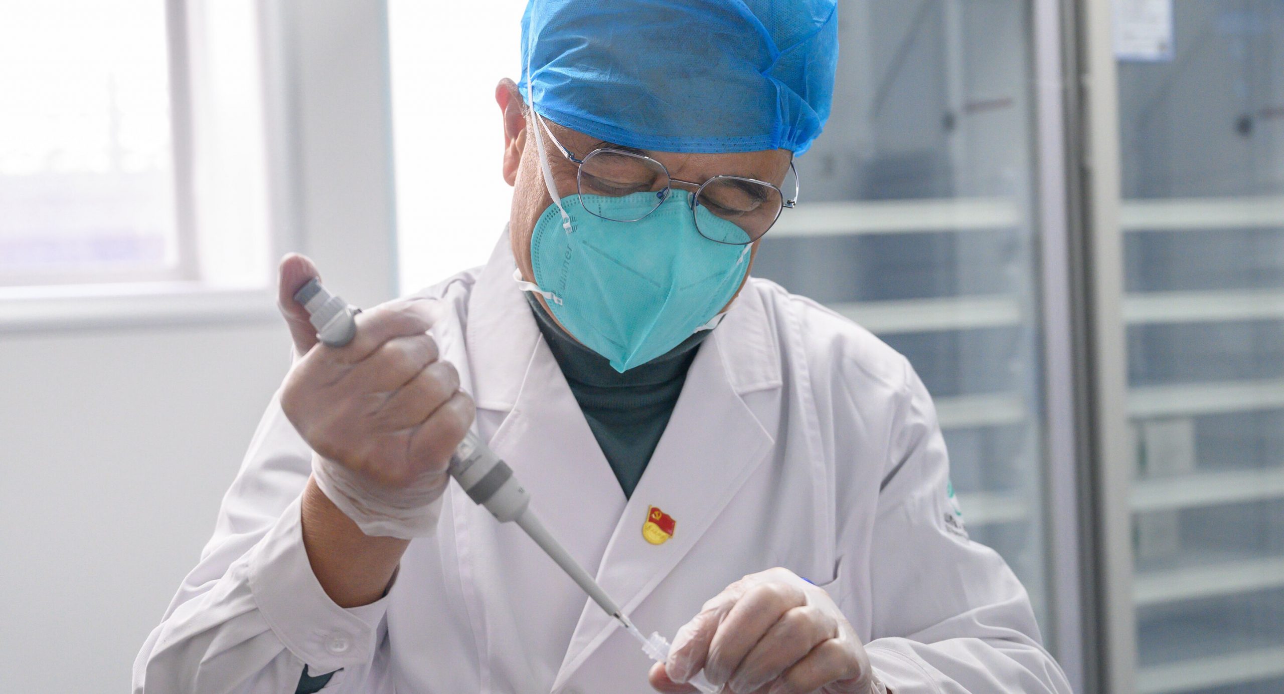 Un cercetător chinez a cerut brevetarea vaccinului anti-Covid înainte de pandemie. Apoi a murit