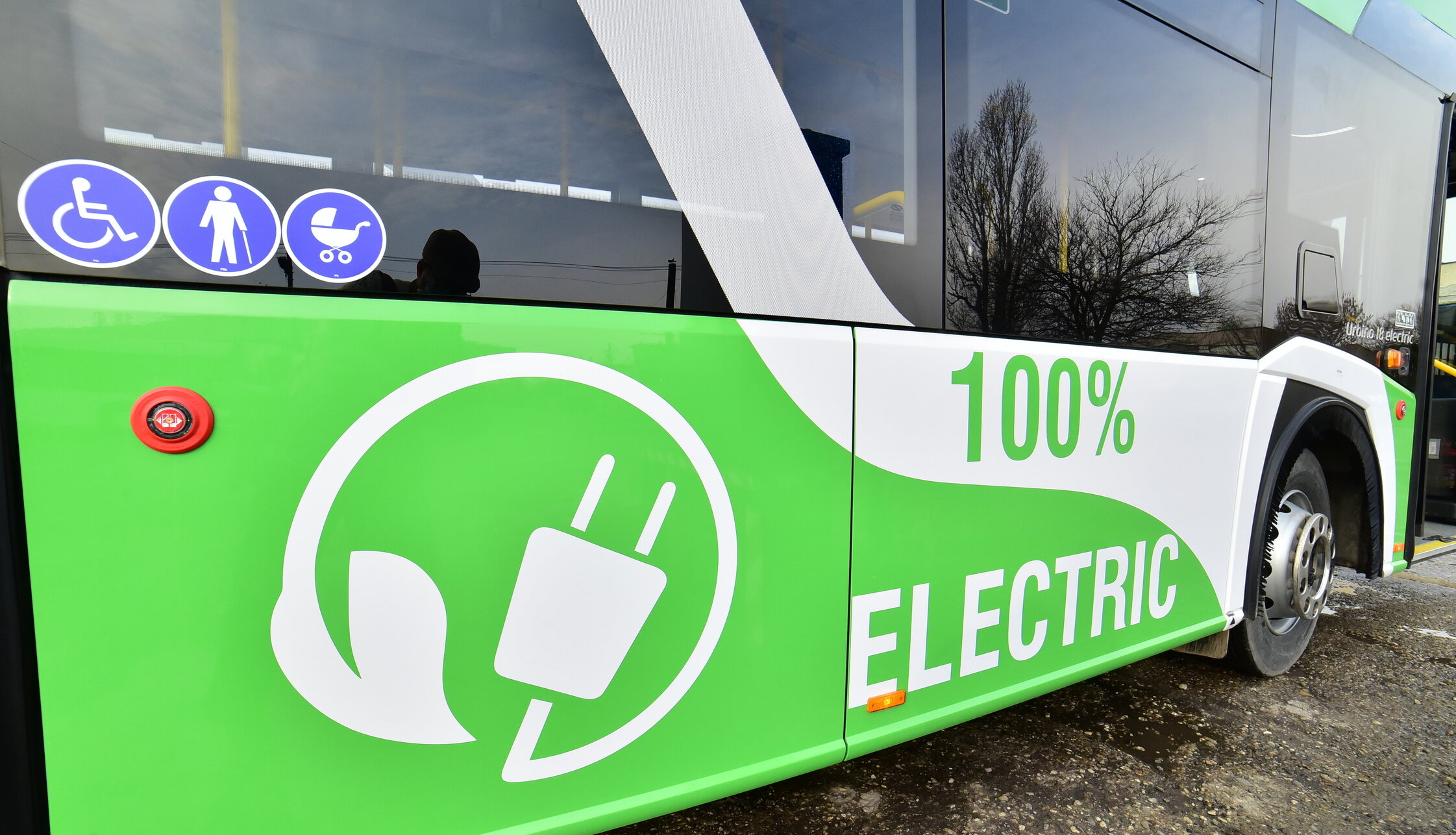 Primul autobuz electric produs în România este testat la Brăila