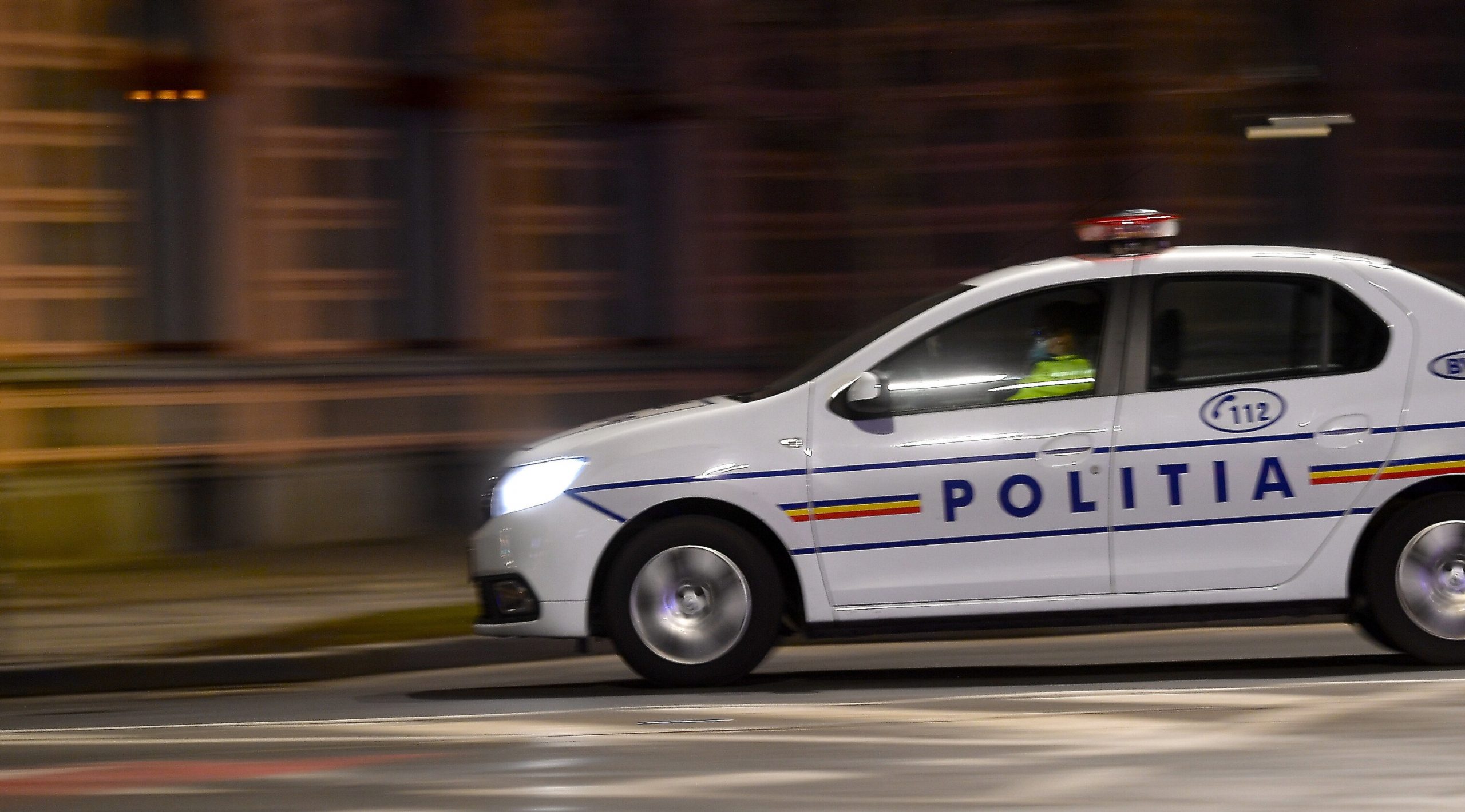 Un șofer din Botoșani a fost dus cu mașina Poliției la bancomat. Nu avea cash pentru șpagă