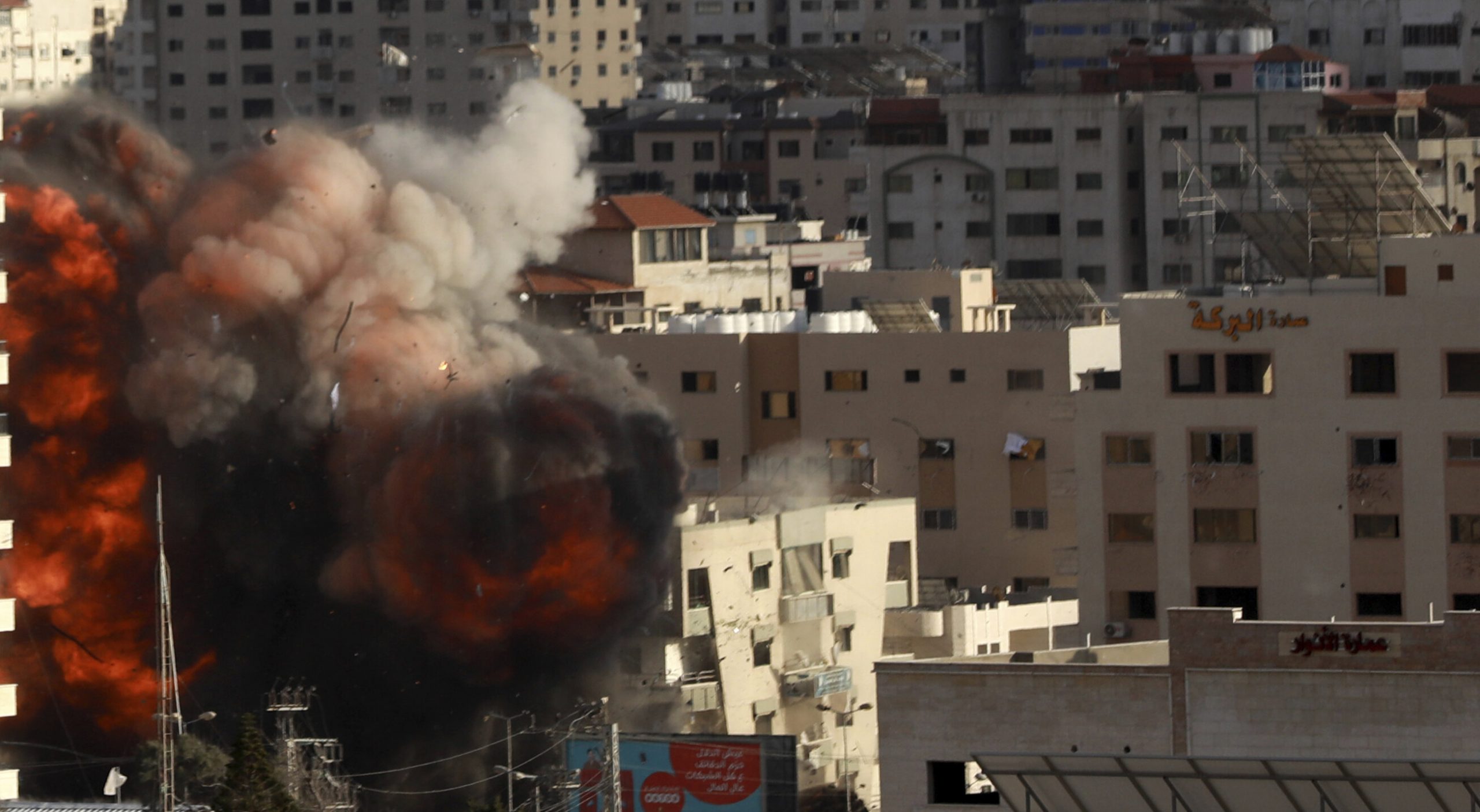 Israelul răspunde atacurilor cu baloane incendiare ale Hamas și bombardează mai multe ținte din Fâșia Gaza