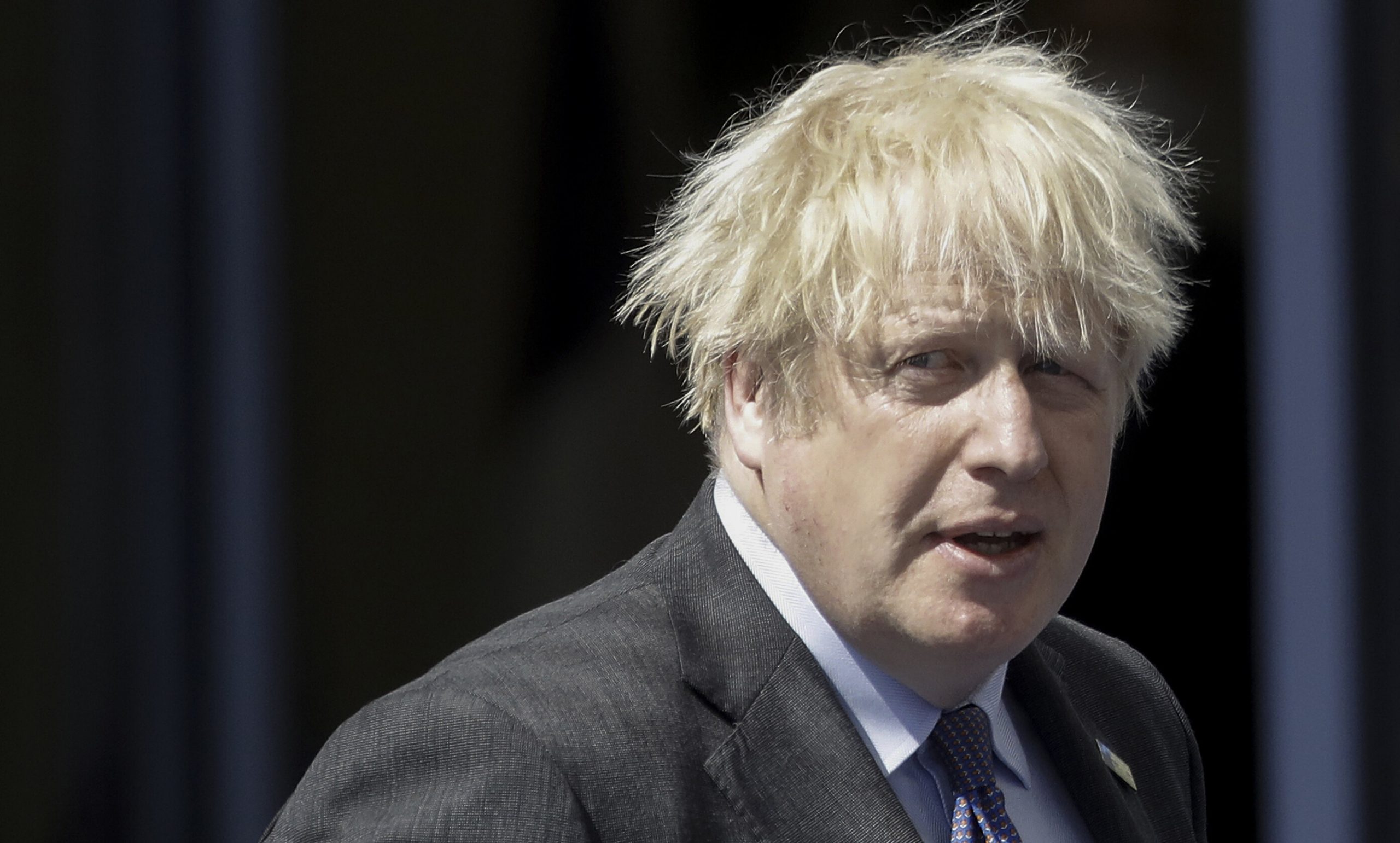 Boris Johnson amână cu o lună relaxarea măsurilor anti-Covid, din cauza variantei Delta