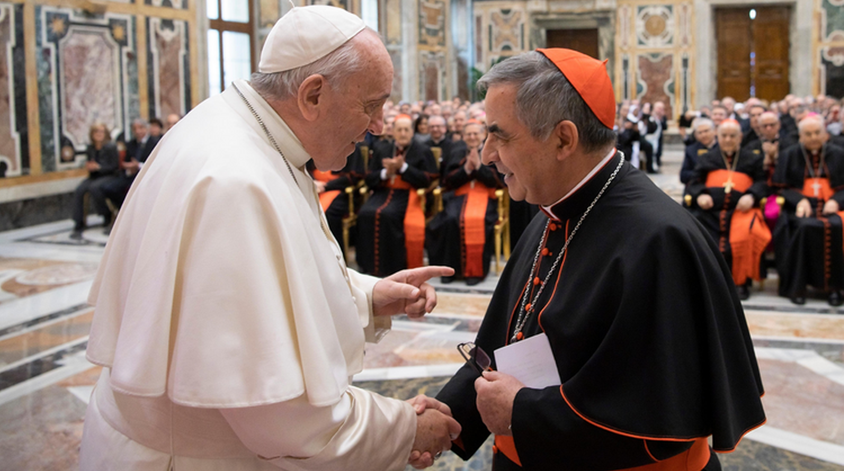 Un cardinal de la Vatican, apropiat al Papei Francisc, anchetat pentru fraudarea Bisericii Catolice cu 350 de milioane de euro