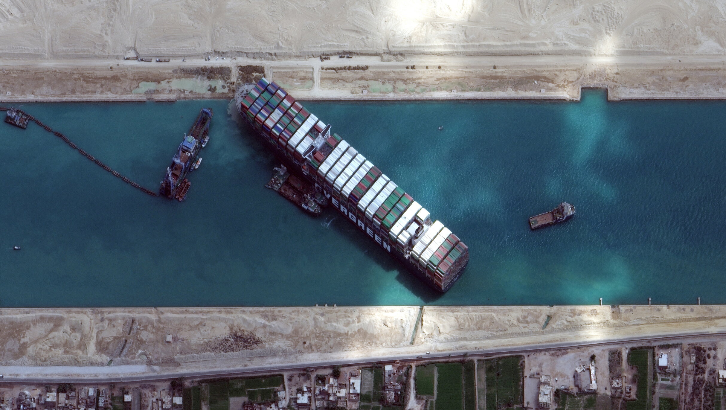 Proprietarul navei care a blocat Canalul Suez plătește daune de 550 de milioane de dolari. Vasul va fi eliberat miercuri