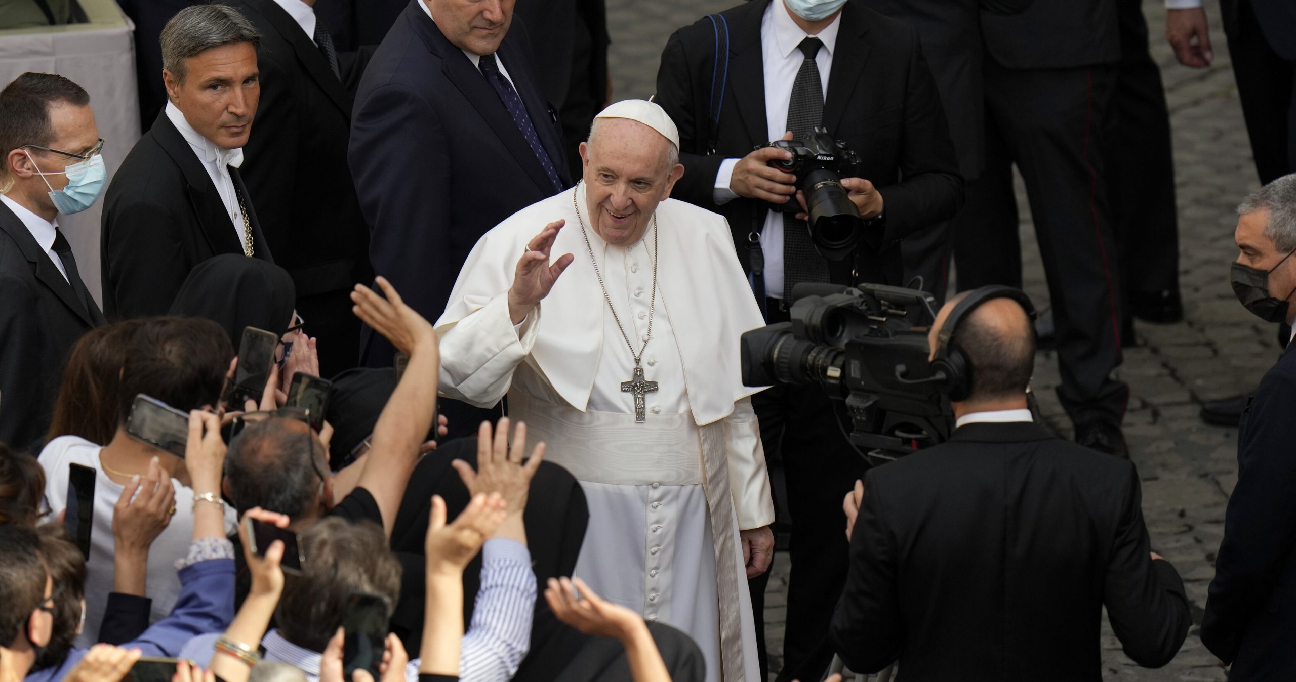 Papa Francisc rămâne internat timp de 7 zile după intervenția chirurgicală prin care i-a fost extirpată o secțiune a colonului
