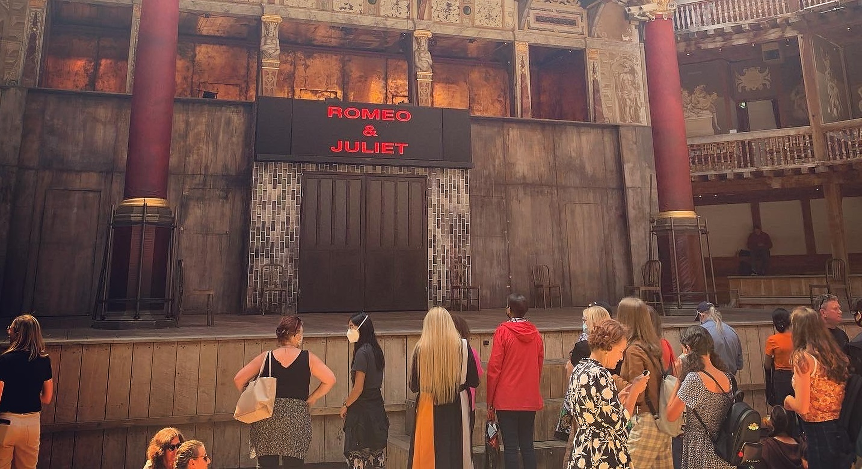 Teatrul Globe din Londra își informează spectatorii că Romeo și Julieta aveau „probleme psihice” care i-au împins spre sinucidere