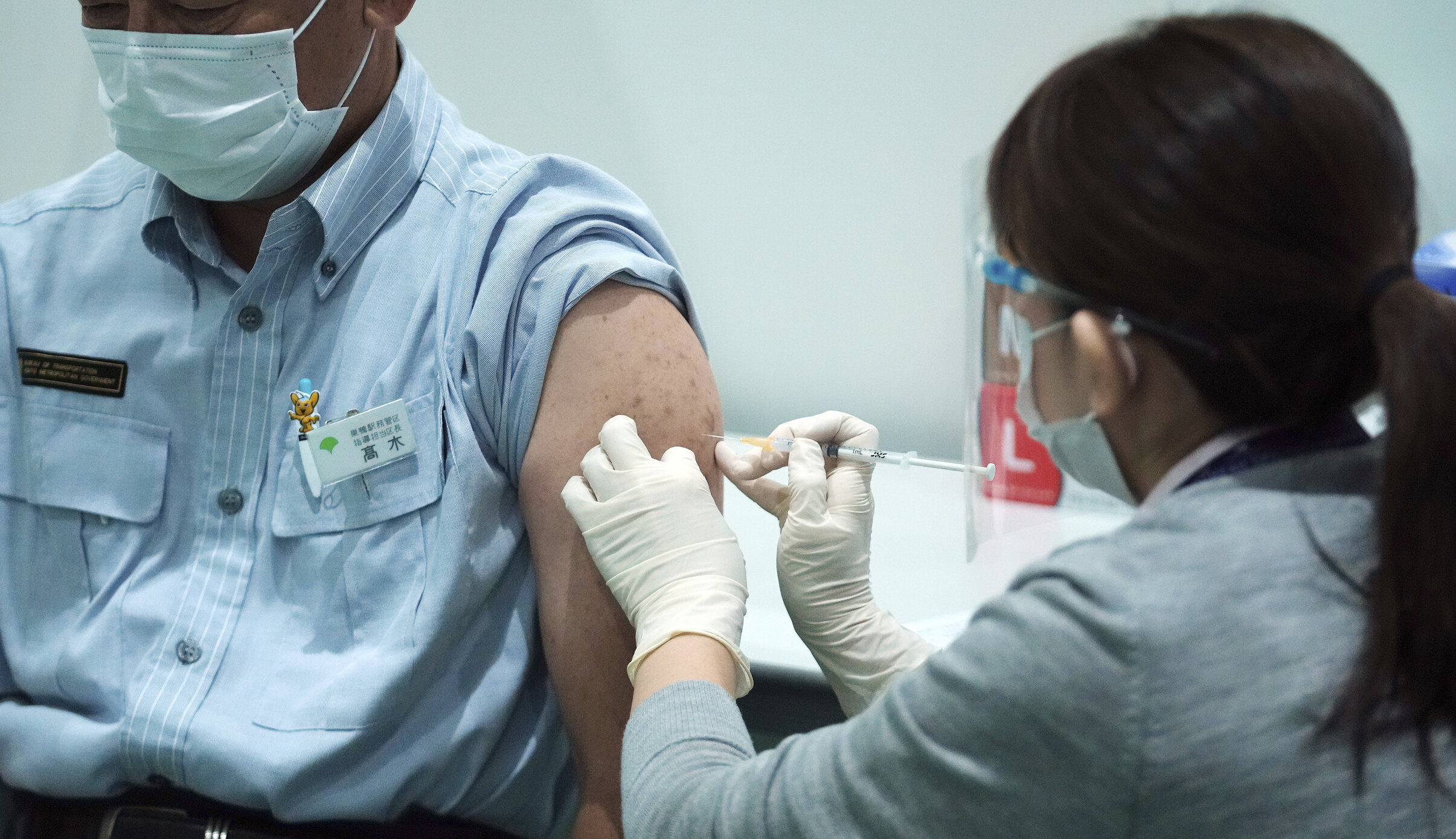 Hong Kong| Vaccinarea anti-Covid devine obligatorie pentru funcționari publici, personal medical și profesori
