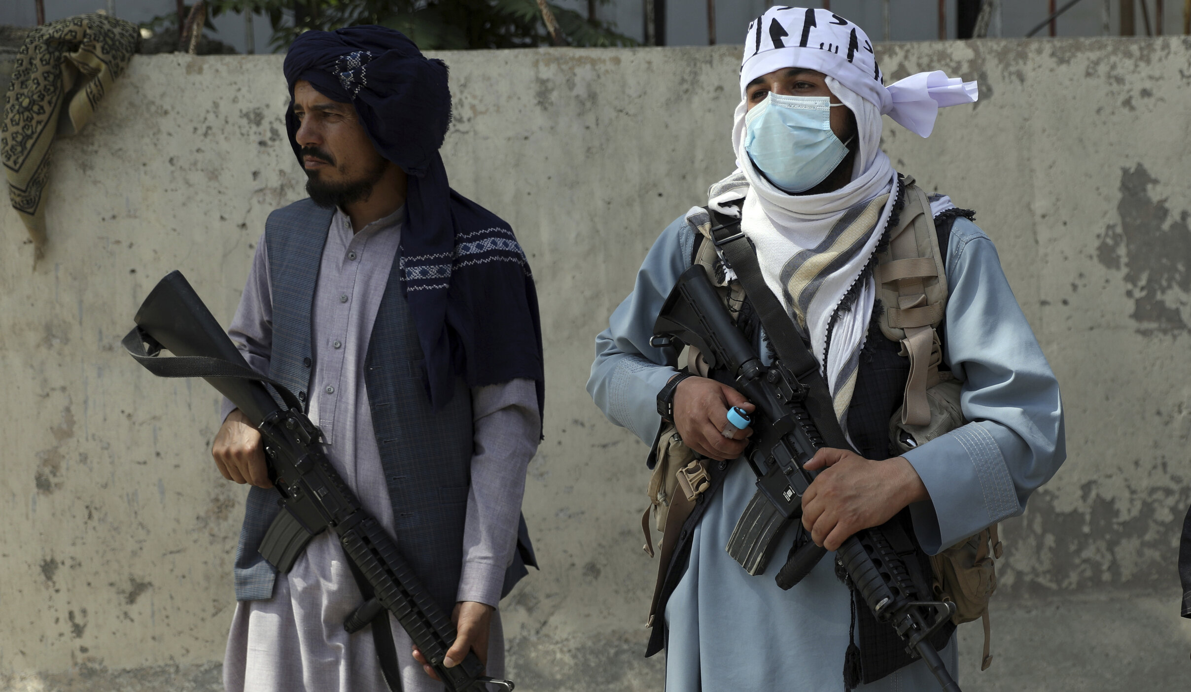 Facebook elimină conturile talibanilor. „Sunt teroriști”
