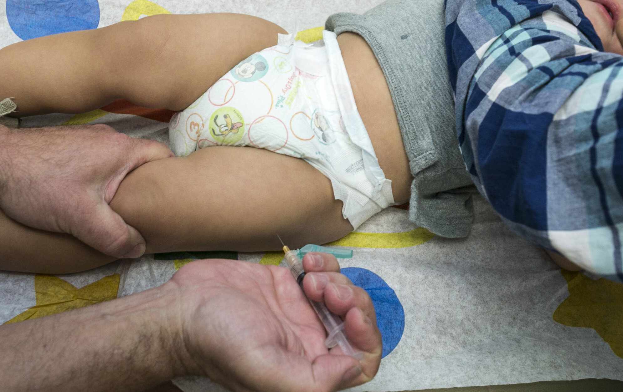Un bebeluș de o lună a primit din greșeală vaccinul anti-Covid, în locul celui împotriva hepatitei