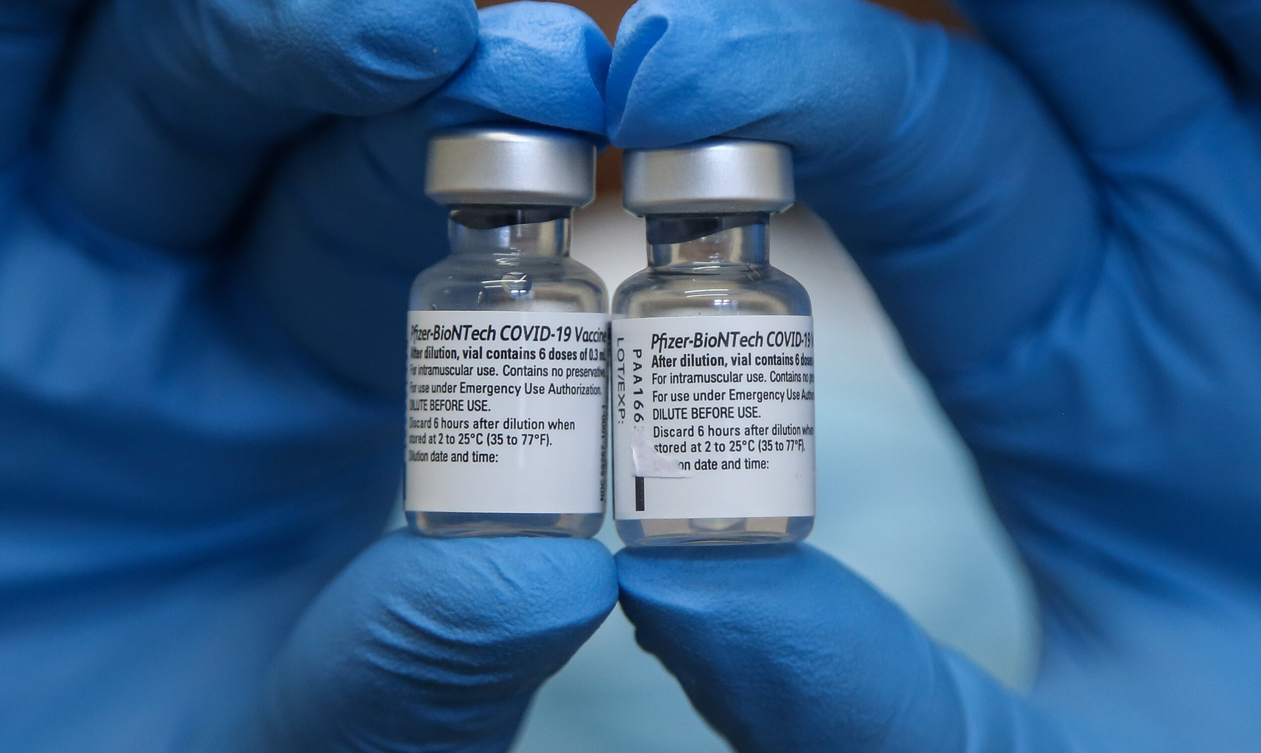 EMA aprobă administrarea unei doze suplimentare a vaccinului Pfizer pentru toți cei peste 18 ani