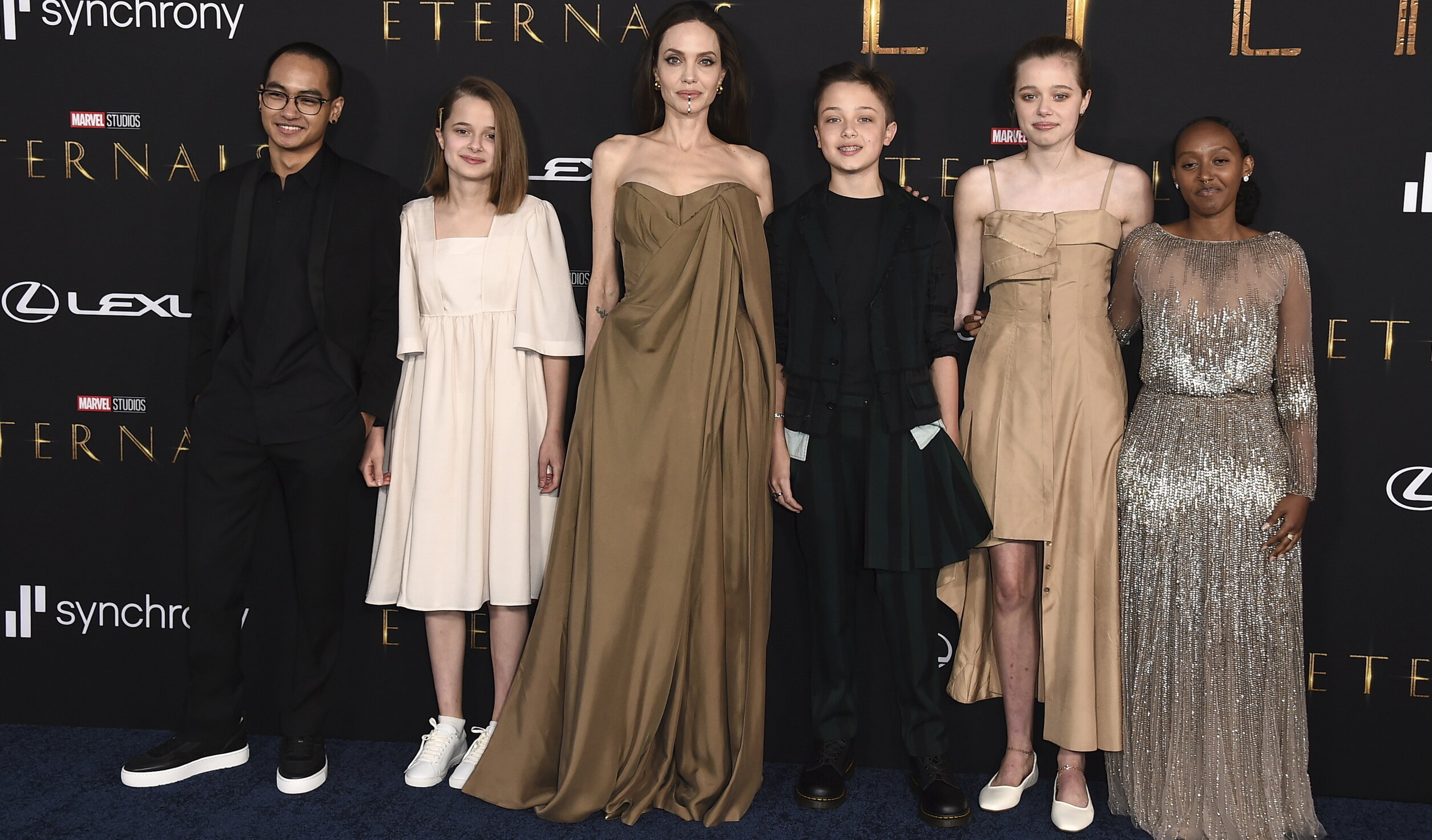Fiicele Angelinei Jolie au îmbrăcat rochiile mamei la premiera filmului Eternals