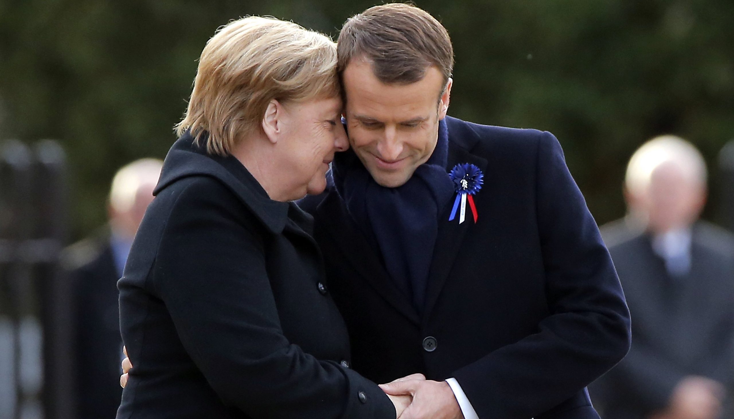 VIDEO| Emmanuel Macron i-a acordat Angelei Merkel „Legiunea de onoare în grad de Mare Cruce”, cea mai importantă decorație franceză