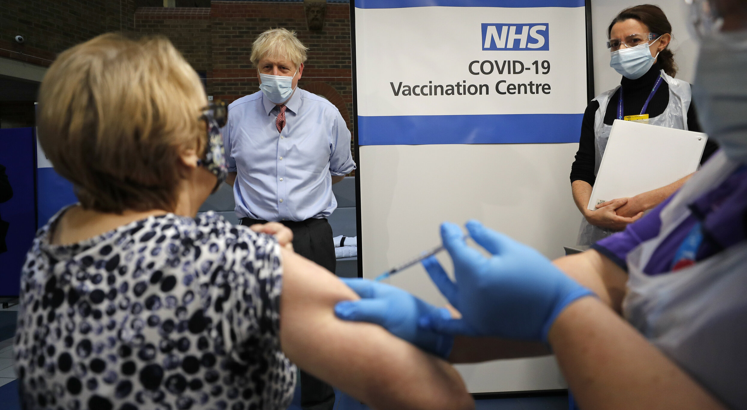 Marea Britanie administrează doza suplimentară a vaccinului anti-Covid la doar trei luni după a doua. Toți britanici cu vârste peste 18 ani devin eligibili