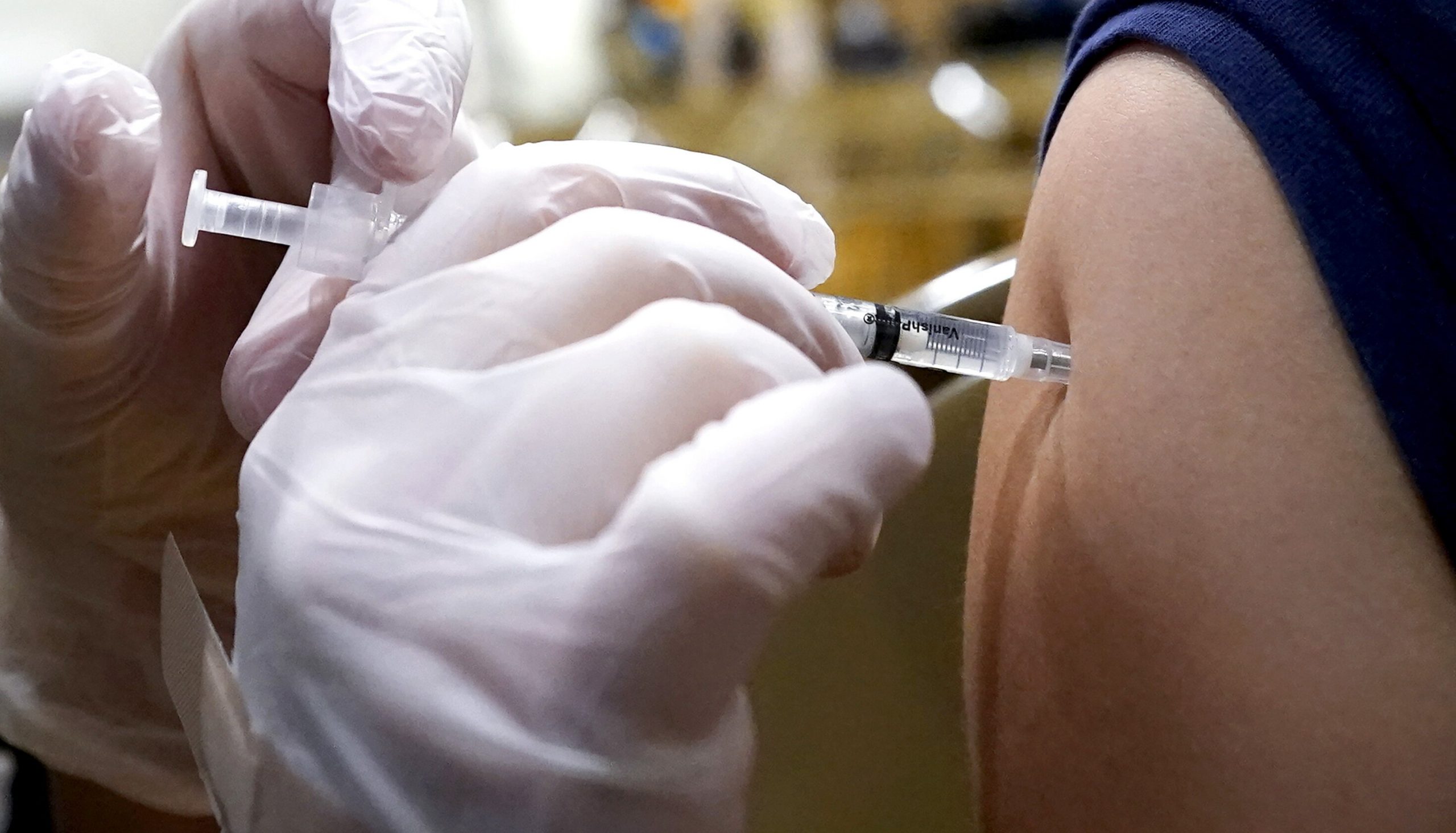 Franța| Persoanelor infectate cu SARS-Cov-2 în ciuda vaccinării li se recomandă o doză suplimentară, la șase luni de la vindecare