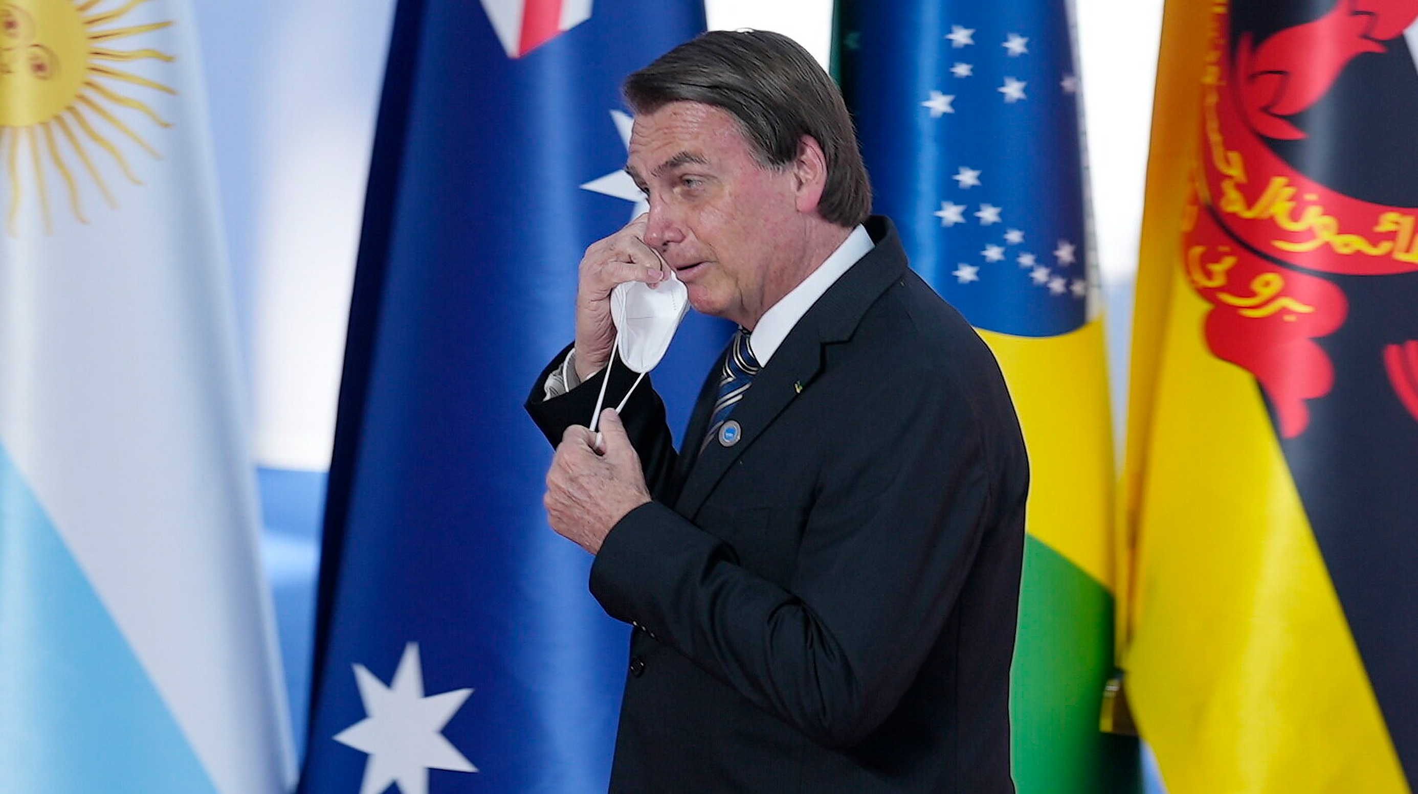 Președintele brazilian Jair Bolsonaro refuză să-și vaccineze fiica în vârstă de 11 ani. „Ratele de deces nu justifică vaccinarea”