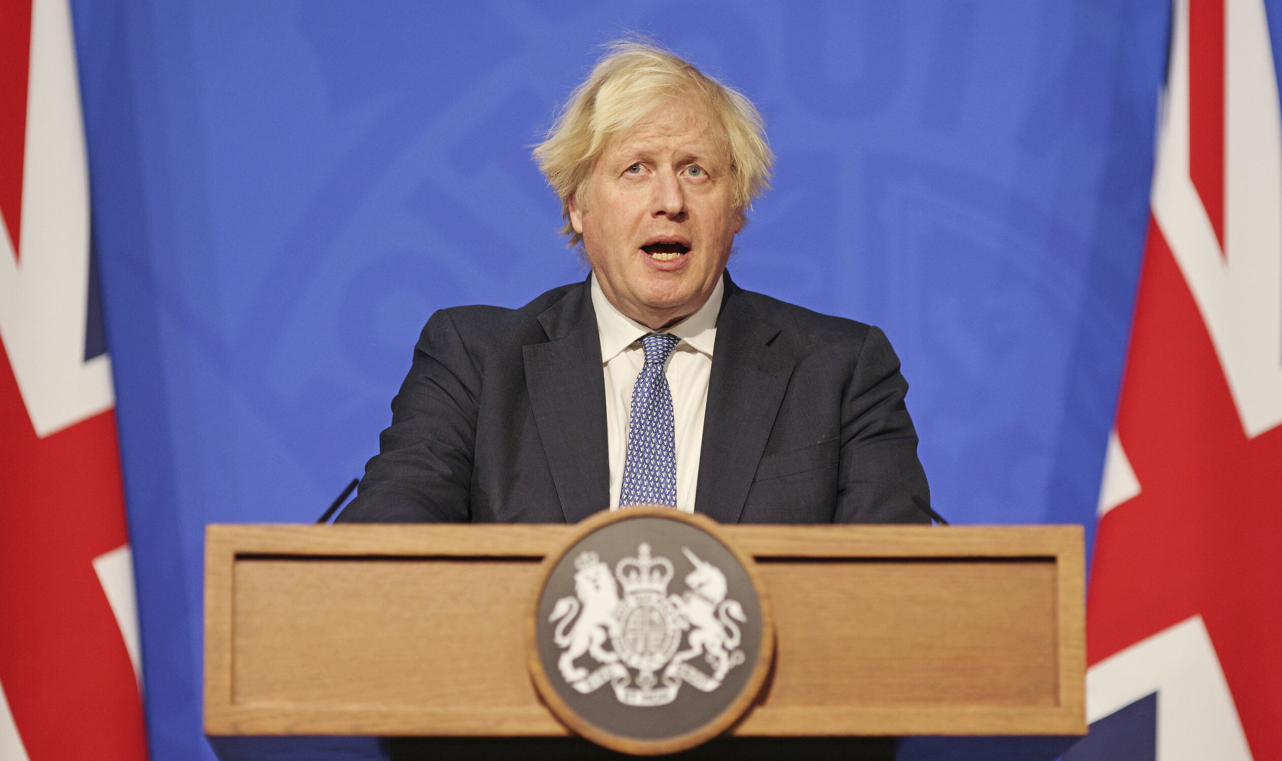 „Se apropie un val catastrofal de infectări cu Omicron”, avertizează Boris Johnson. Campania de vaccinare va fi accelerată