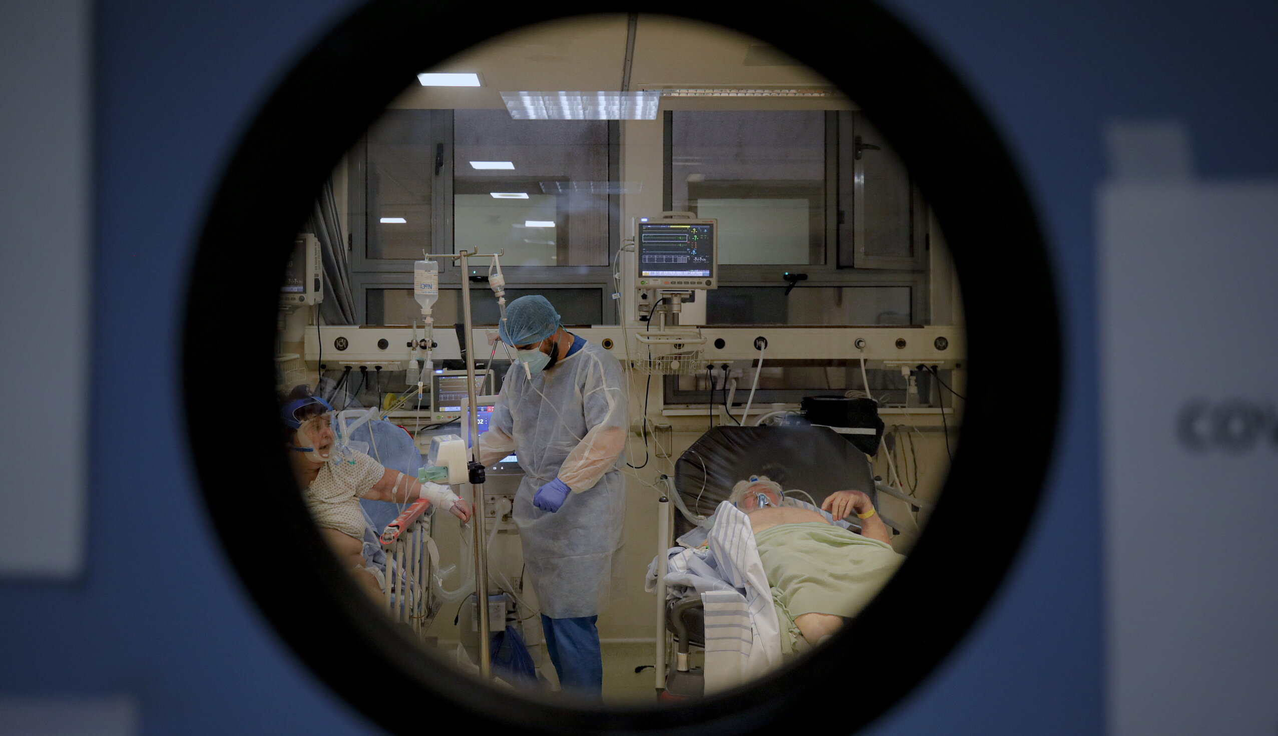 OMS: Omicron va provoca „un număr mare de spitalizări”, chiar dacă varianta este mai puțin severă