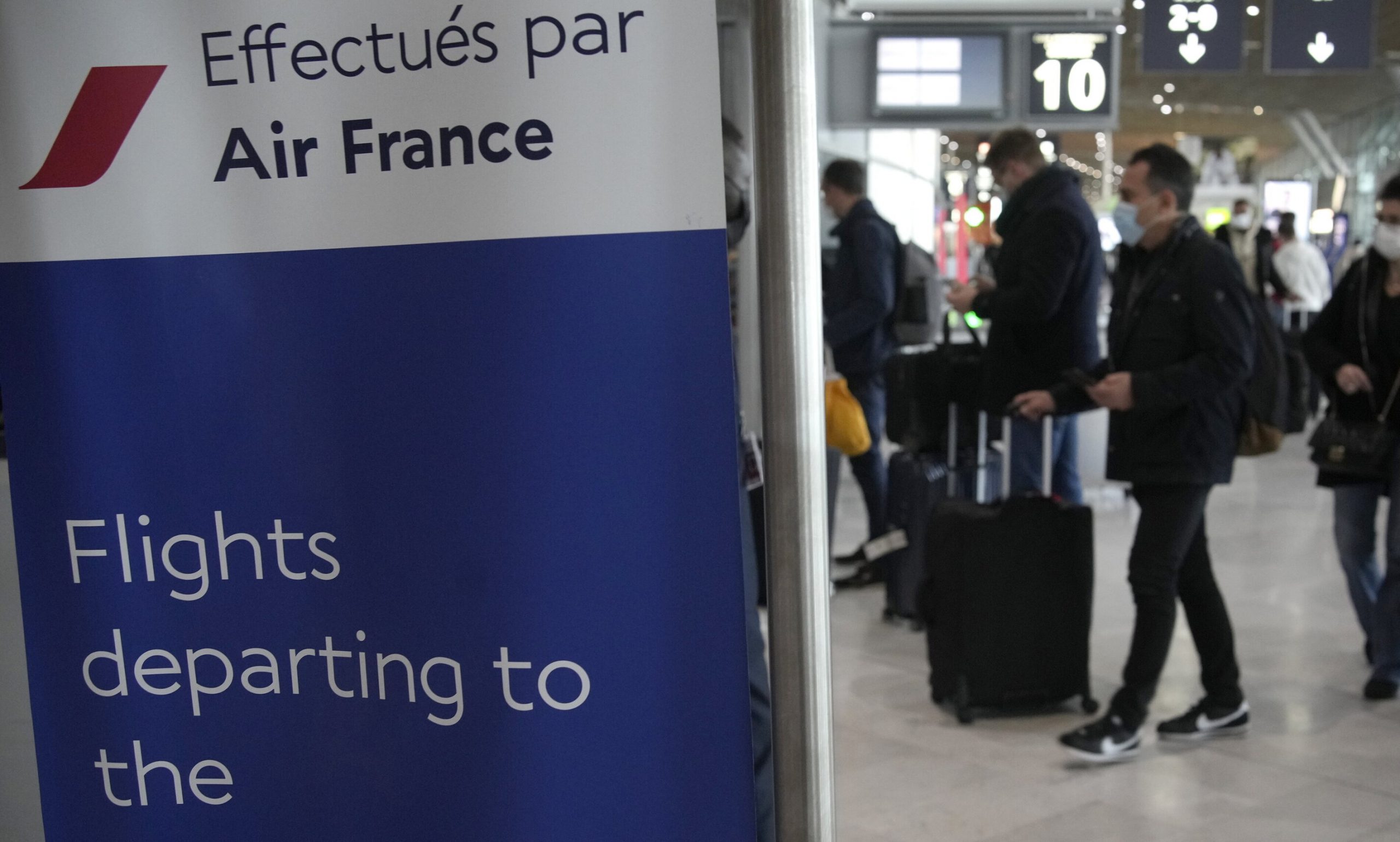 Franța restricționează călătoriile din și spre Marea Britanie, din cauza variantei Omicron