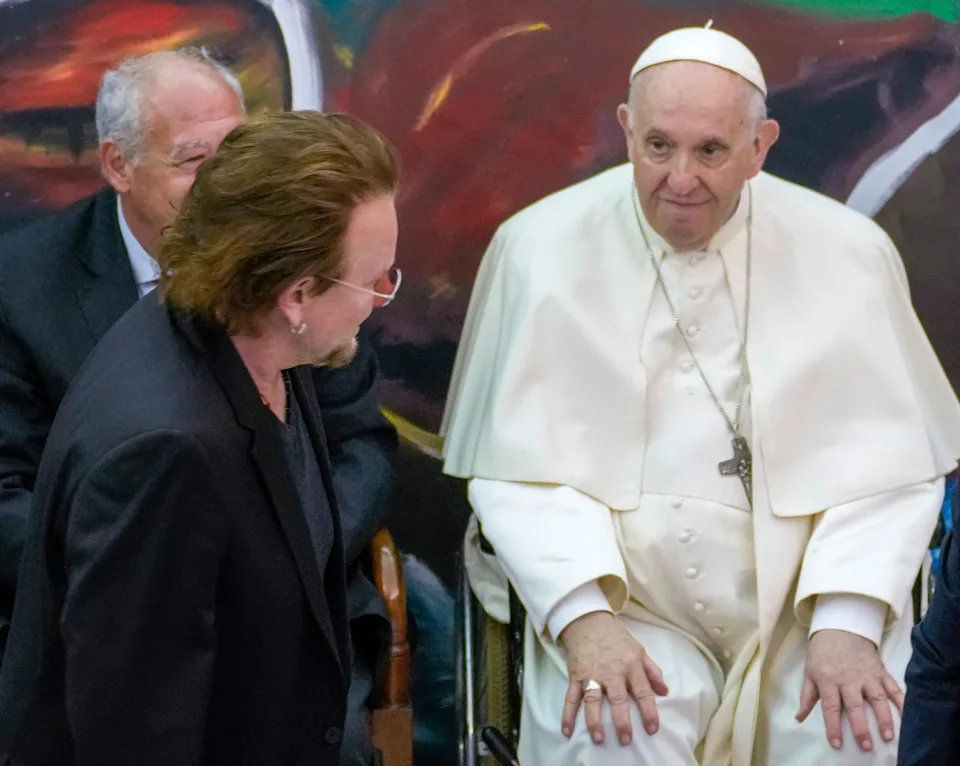 Bono susține programul papal pentru educarea fetelor. Papa: „Întotdeauna vorbim de Mama Pământ și nu de Tatăl Pământ”