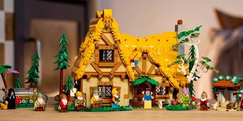 LEGO lansează un nou set inspirat de Albă ca Zăpada. De când îl poți cumpăra
