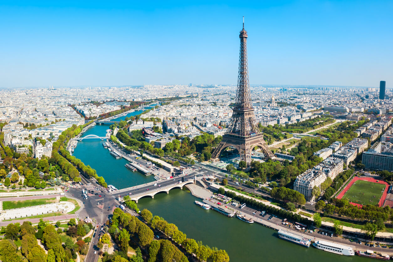 Parisul a fost cel mai popular oraș de Valentine’s Day. Unde merge lumea în vacanță în luna iubirii