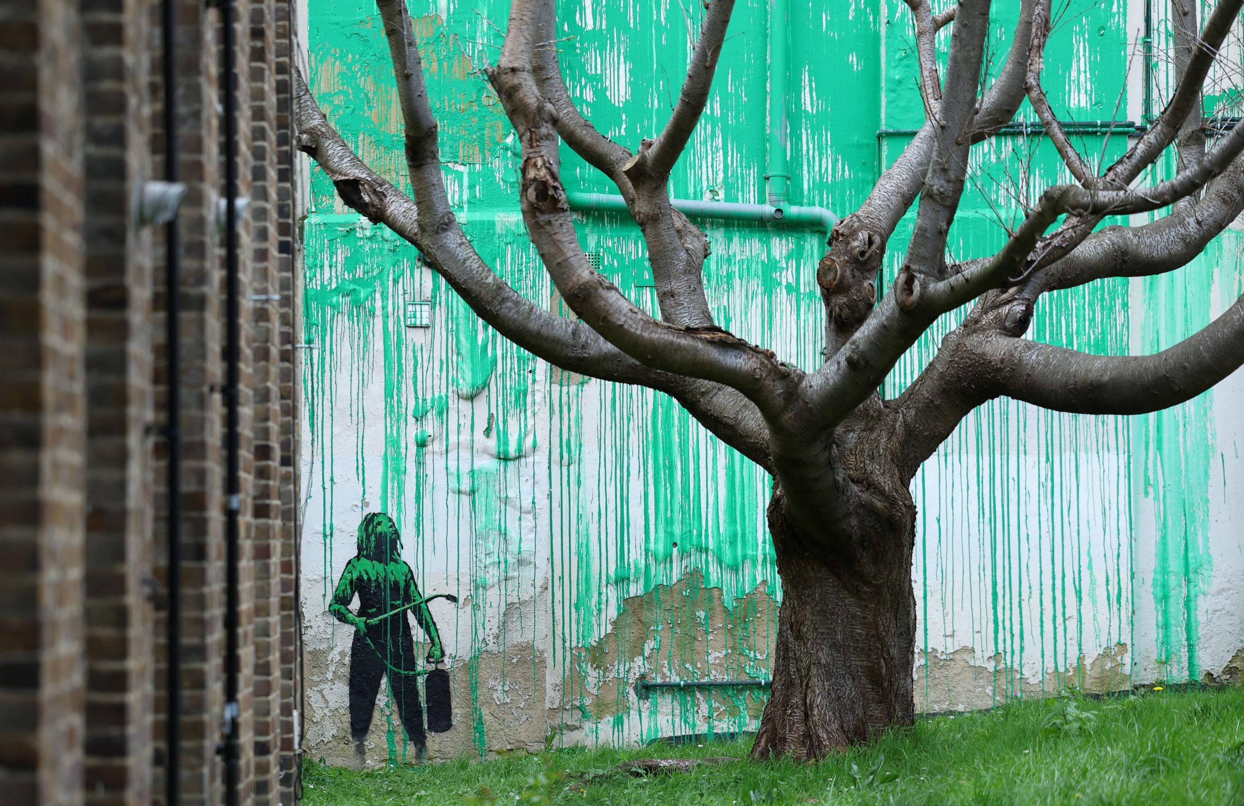 FOTO. Banksy confirmă o nouă operă de artă pe o clădire din nordul Londrei