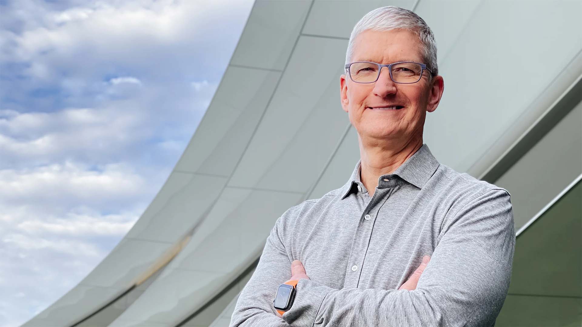 Tim Cook a participat la deschiderea unui nou magazin Apple în Shanghai, dar călătoria lui în China presupune mai mult decât atât