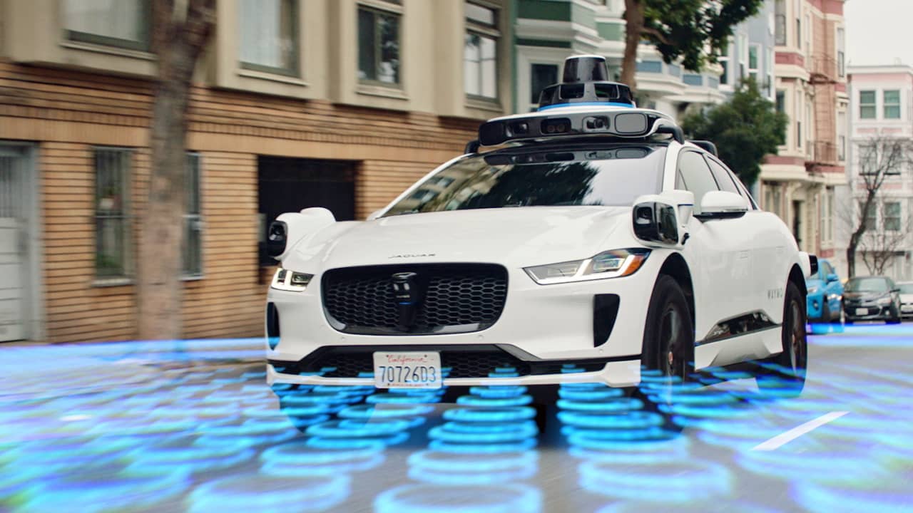 Robotaxiul Waymo este cel mai nou star de la Hollywood. De ce se opun oamenii vehiculelor fără șofer?