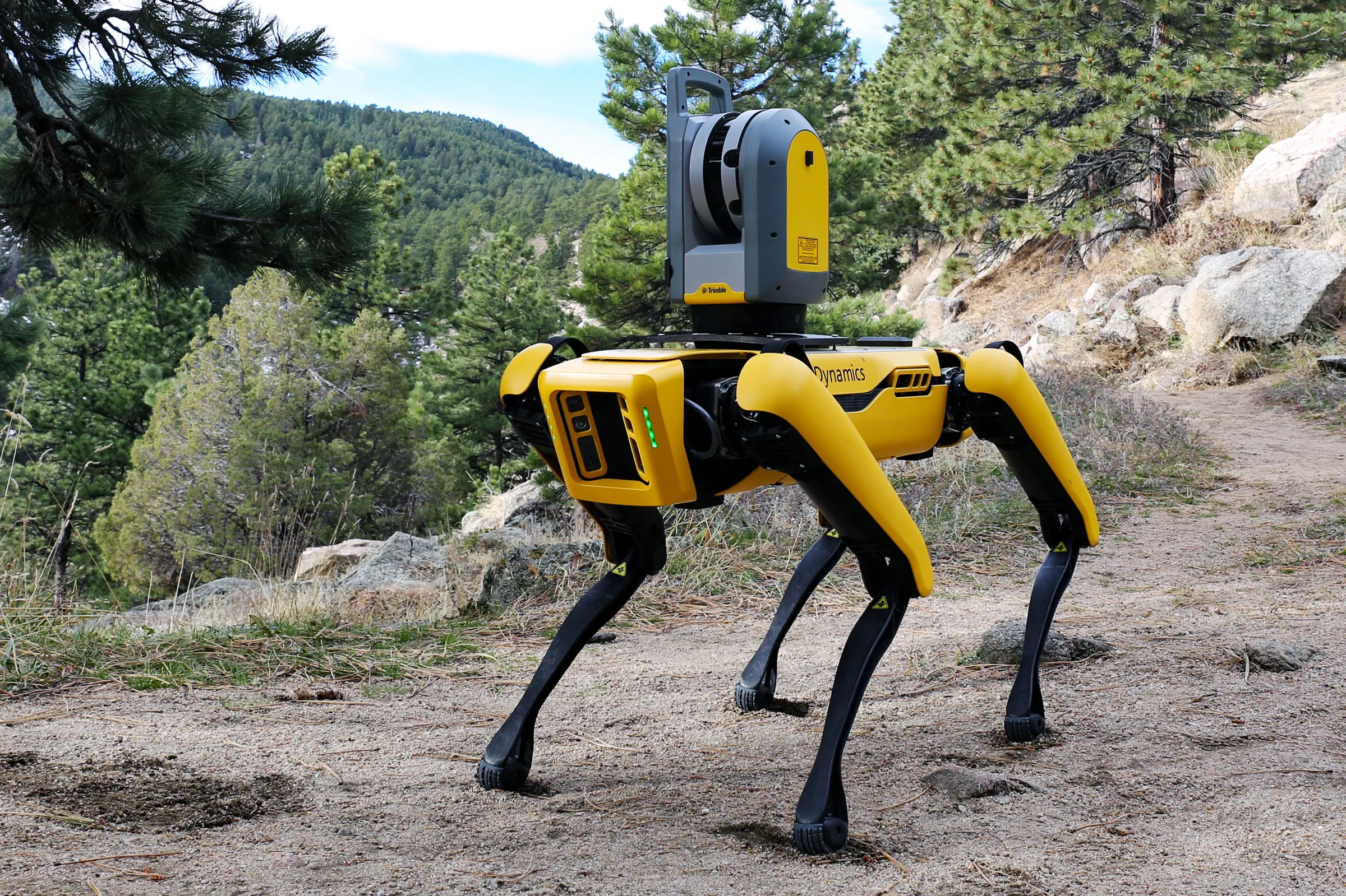 Noul robot de la Boston Dynamics, câinele Spot, poate stinge incendii